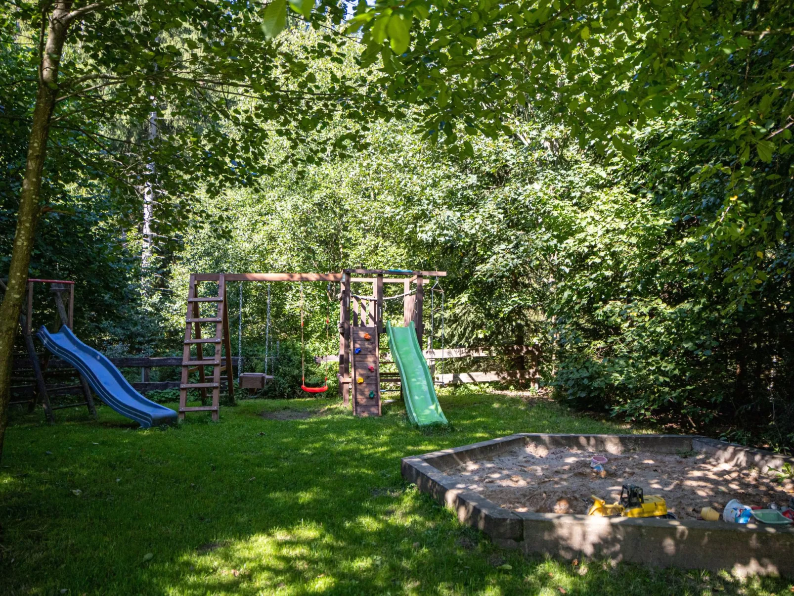 Tolles Appartement mit offenem Kamin-Buiten