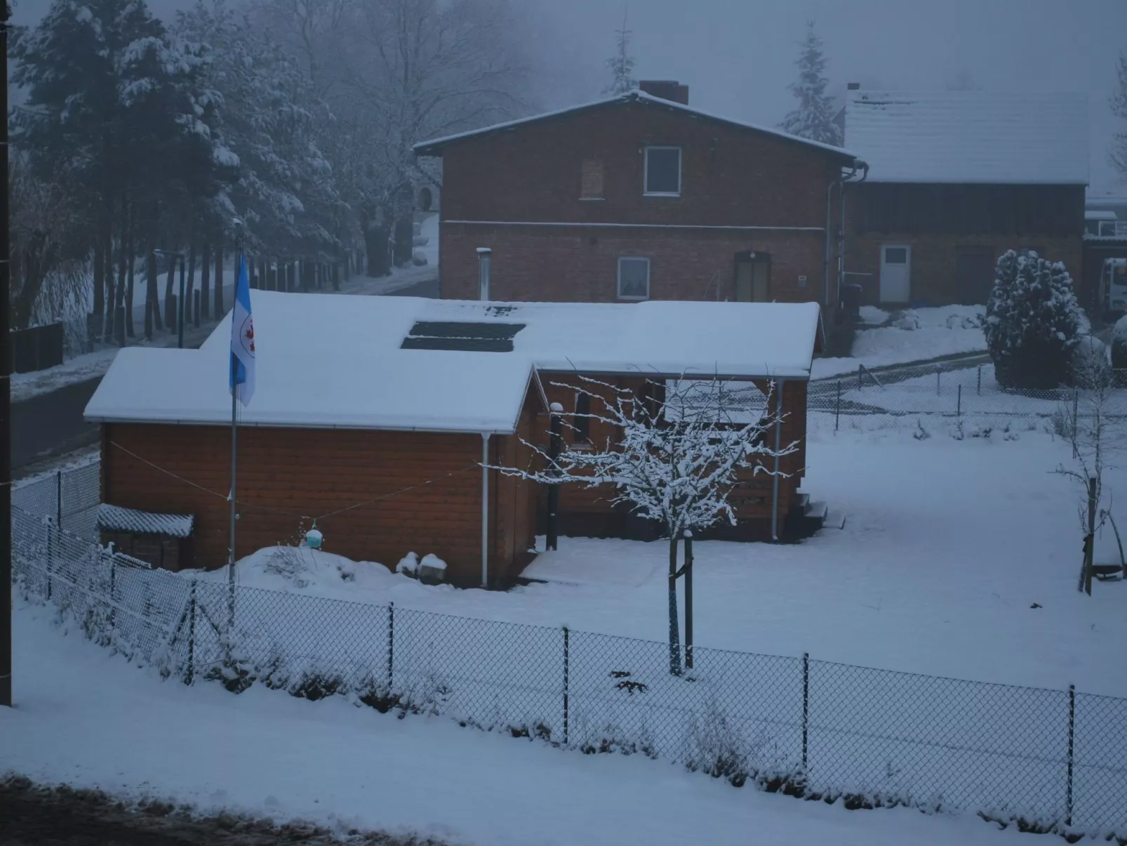 Blockhaus mit eigenem See-Image-tags.info