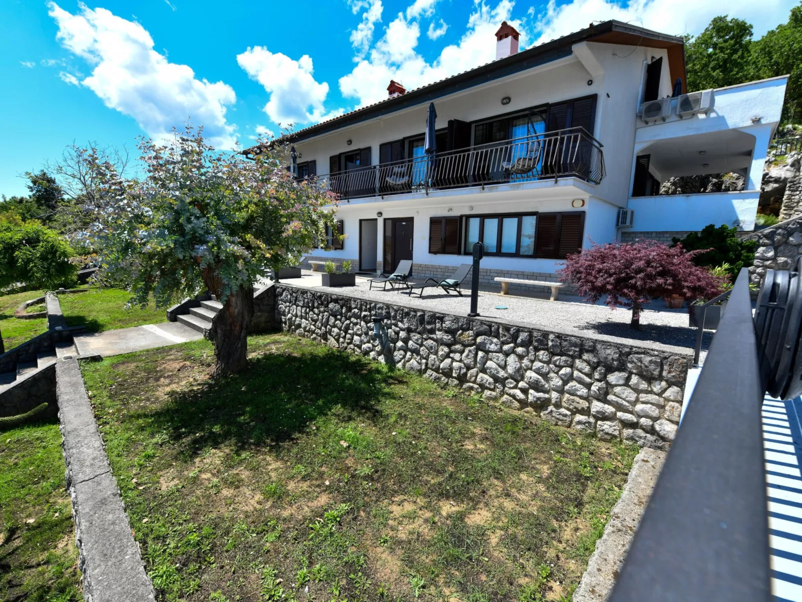 Ferienvilla mit Whirlpool-Buiten