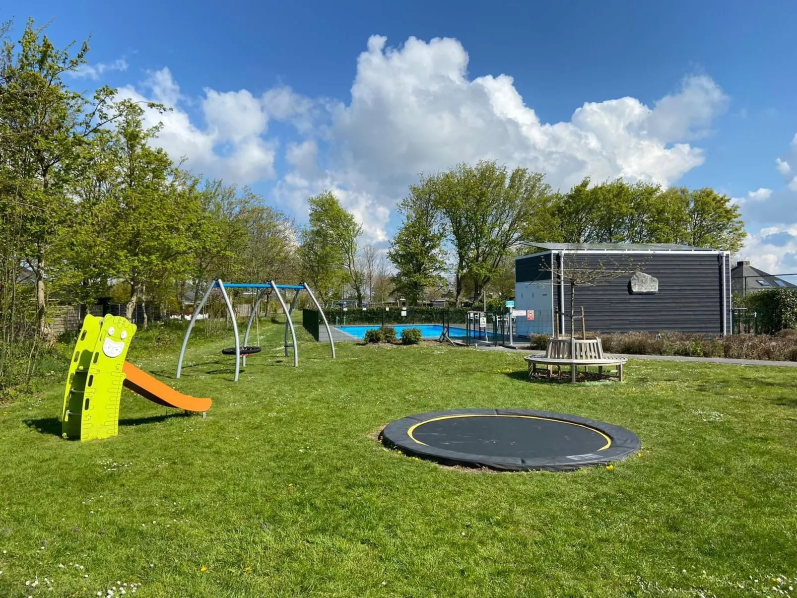 "Buurtweg 61"-Buiten