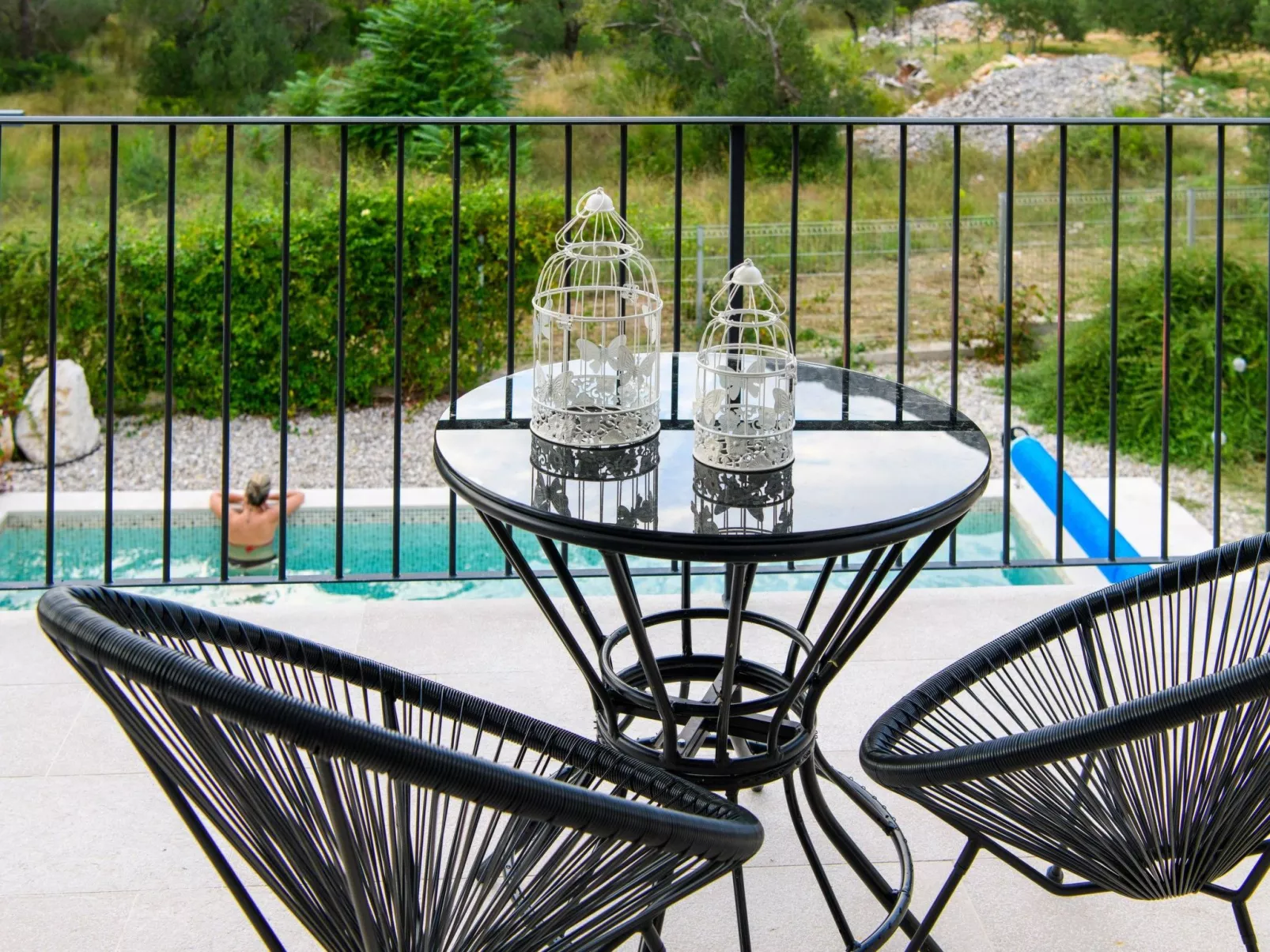 Alleinstehendes Ferienhaus mit Pool und drei Sch-Buiten