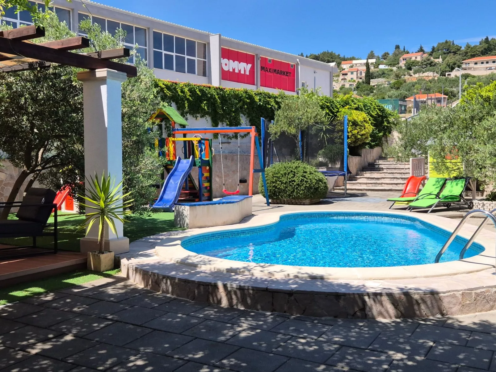 Komfortables Haus in Selca mit privatem Parkplatz-Buiten