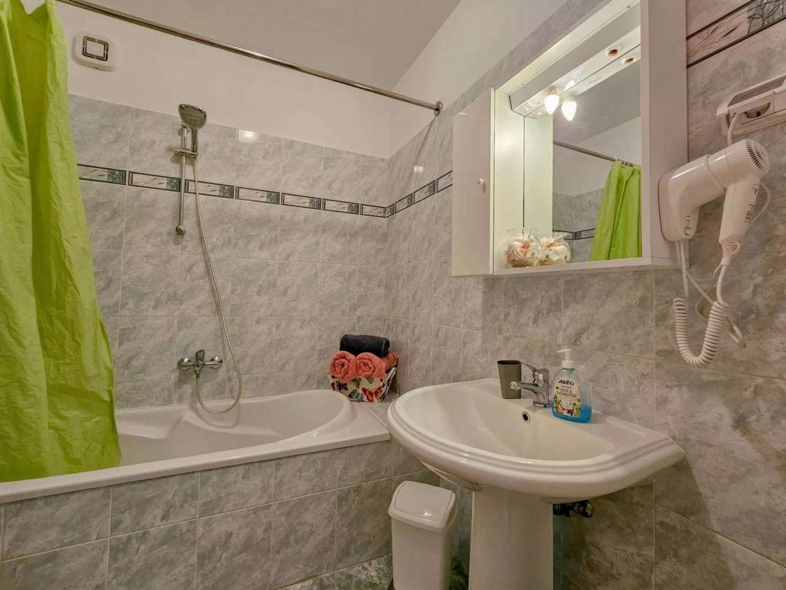 Wunderschönes Appartement in Bužinija mit Schöner Terrasse-Binnen