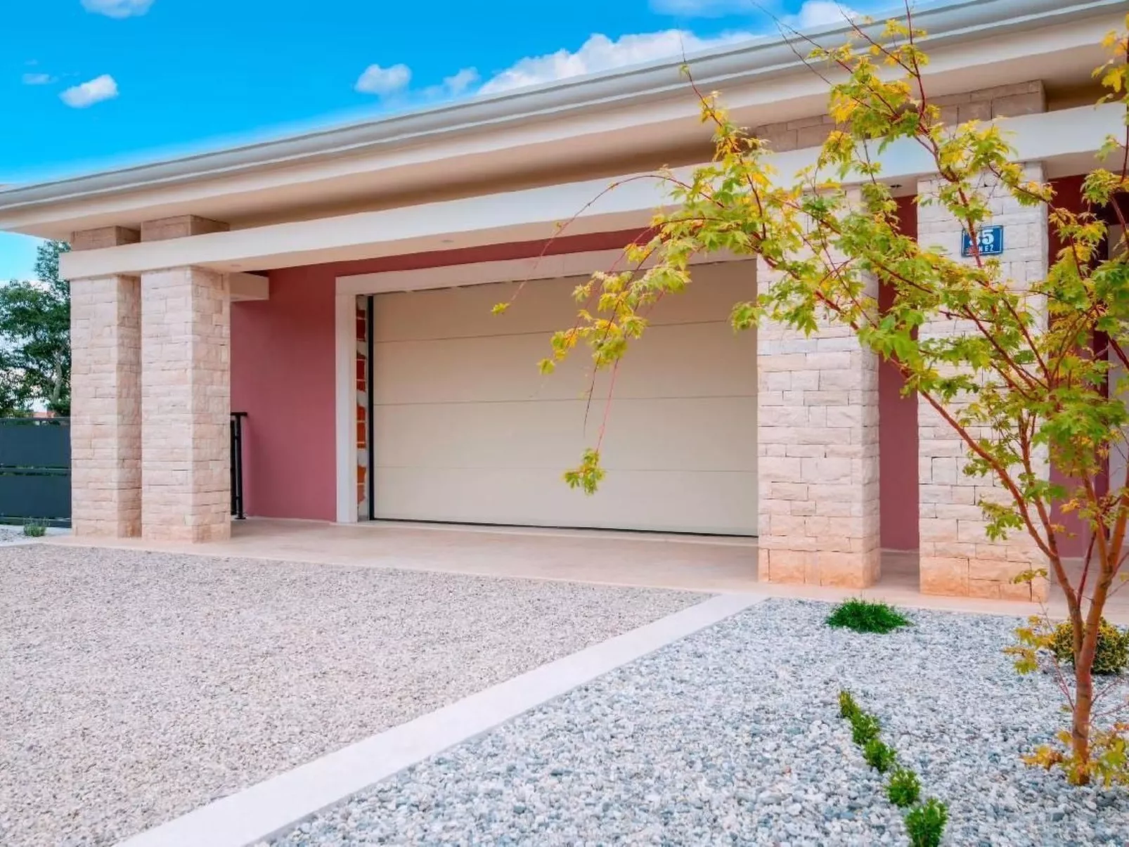 Villa Violette mit Pool nahe Stadtzentrum-Buiten