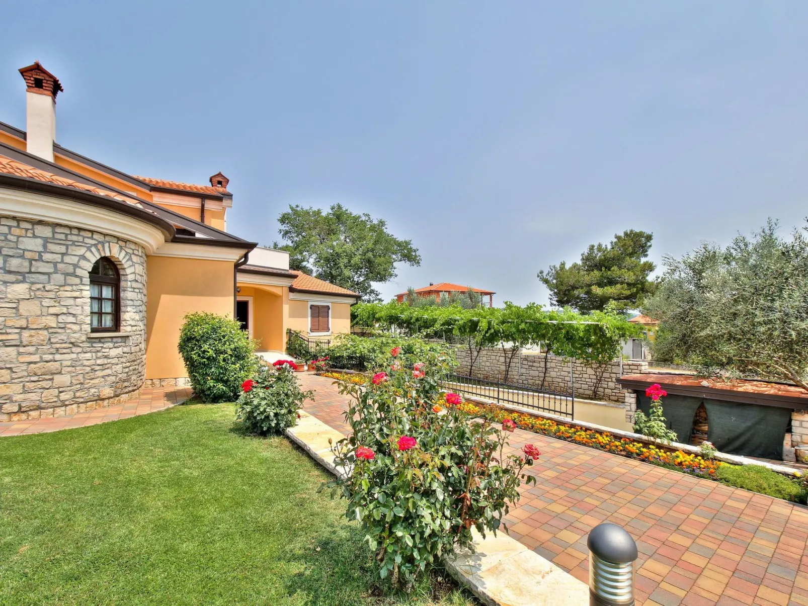 Schöne Ferienvilla Morena mit Pool-Buiten