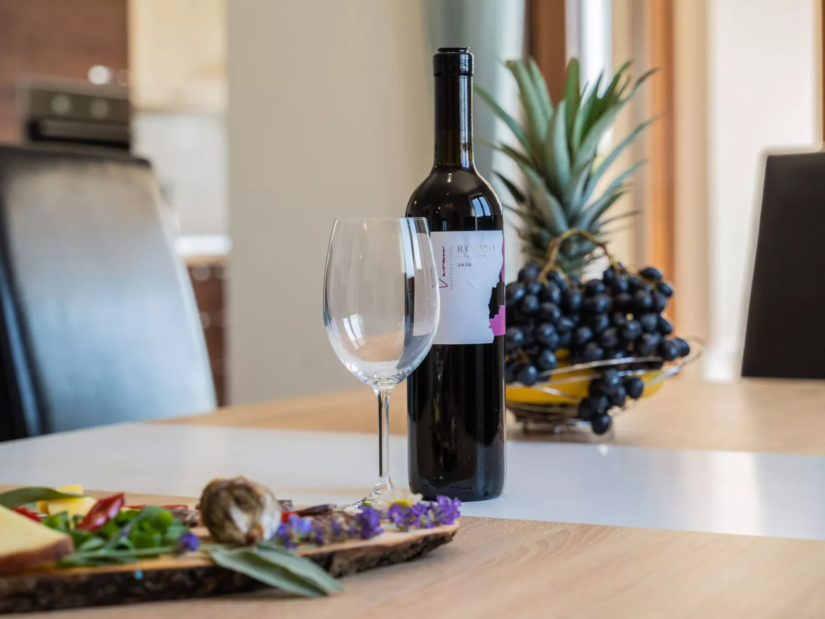 Elegantes Escape mit Pool und Panoramablick-Image-tags.info