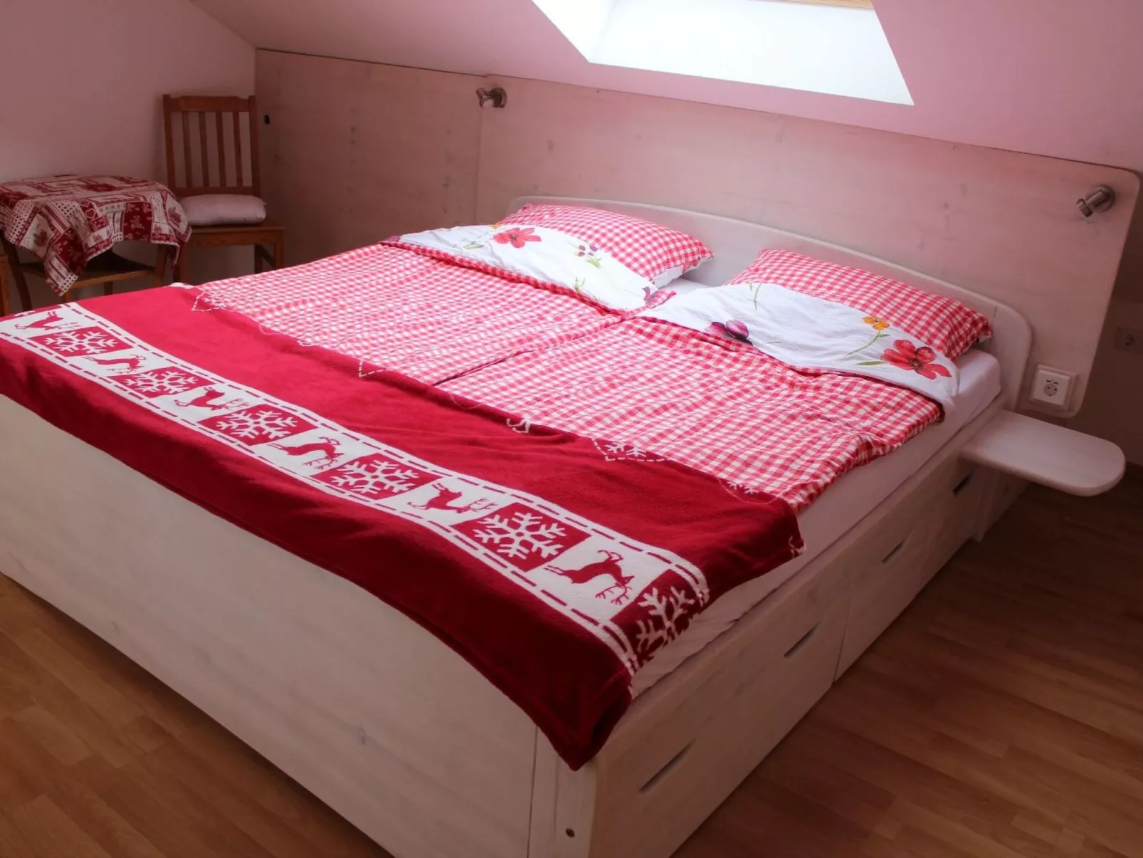 Haus Maria Hochschwarzwald, Garten umzäunt, Wald-Binnen