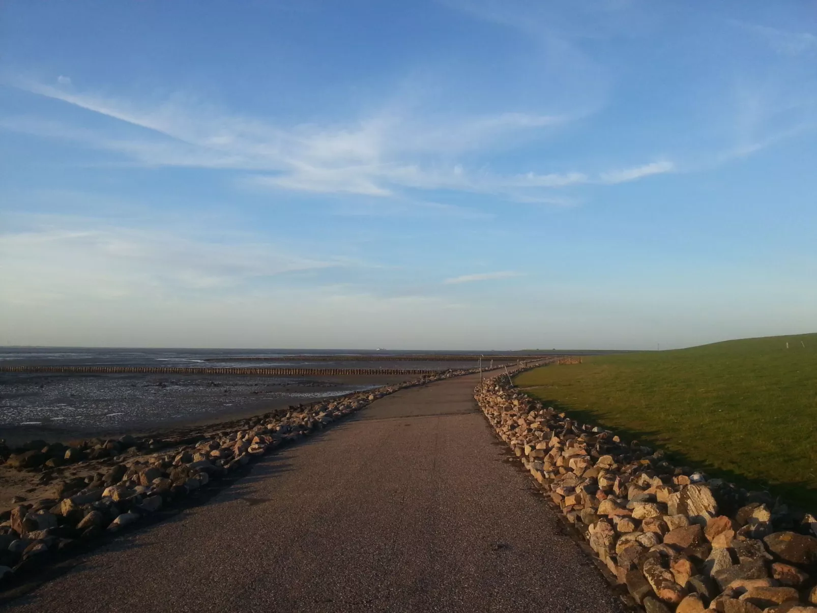 Wohnung in Osterdeich mit Terrasse und Garten-Buiten