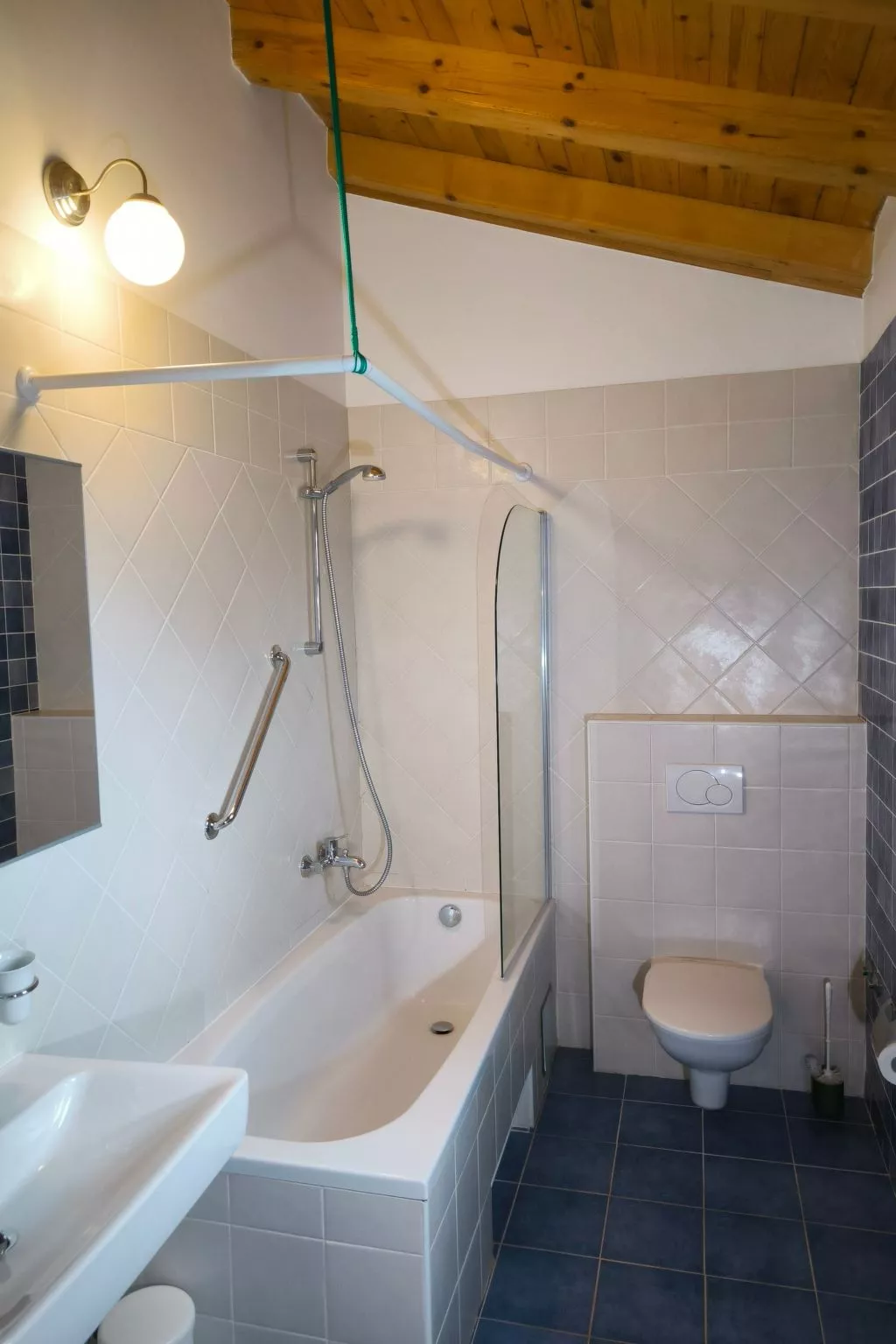 Großzügiges Ferienhaus mit Pool und Sonnenterrasse-Binnen