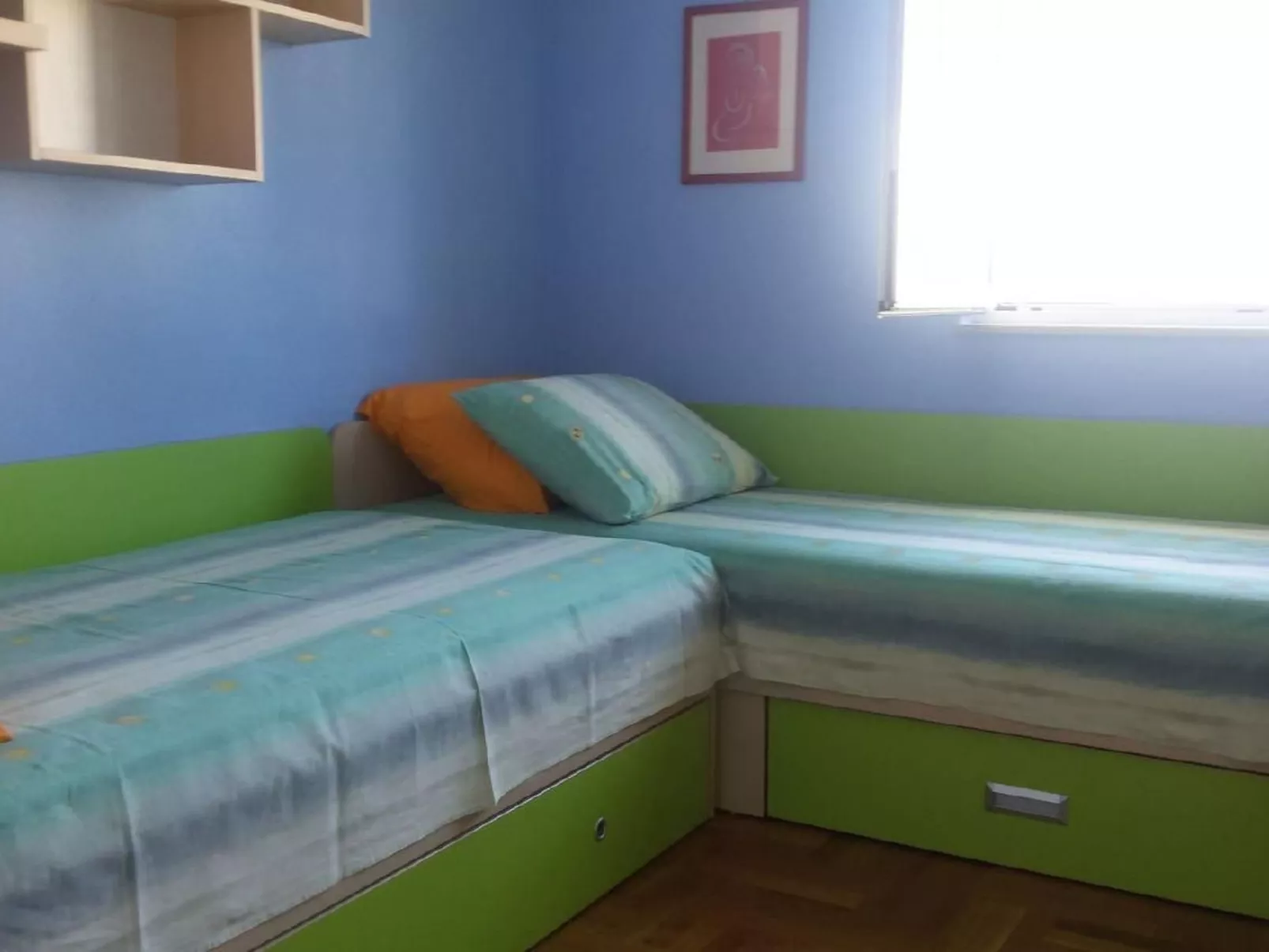 Mit Privatparkplatz-Binnen