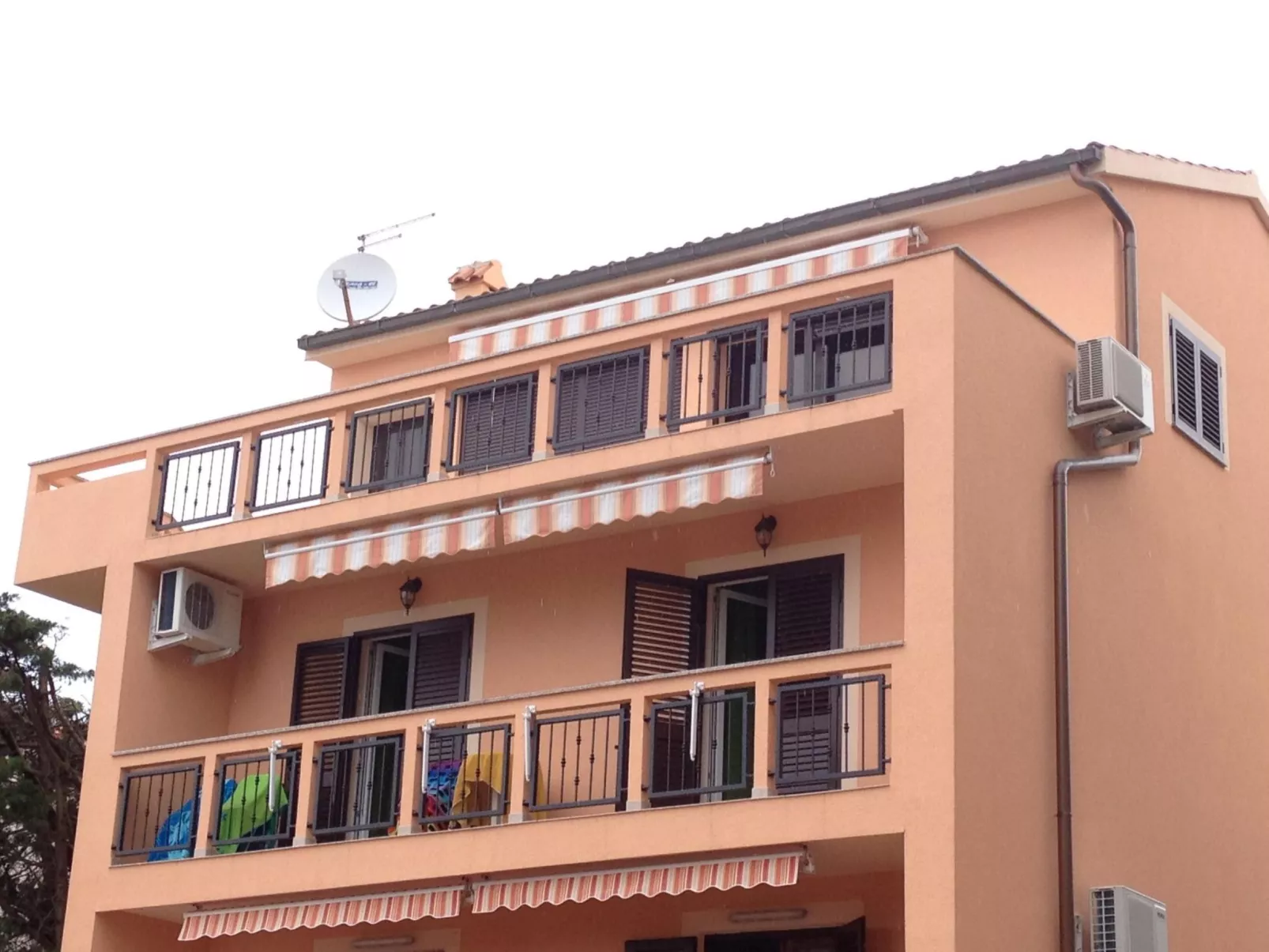 "Denona" mit Blick auf das Wasser-Buiten