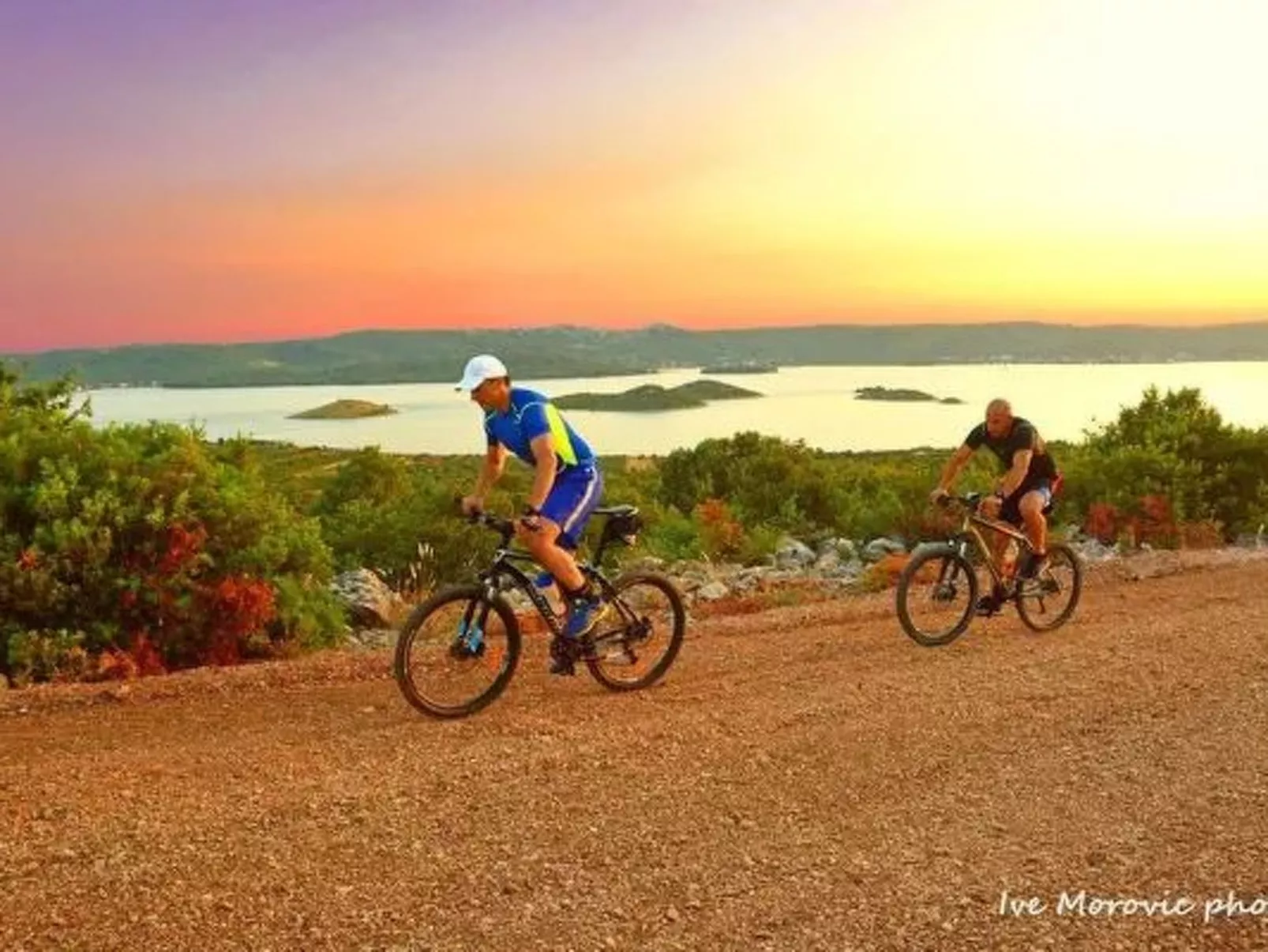 Charmante Hütte mit Grill und Garten-Buiten