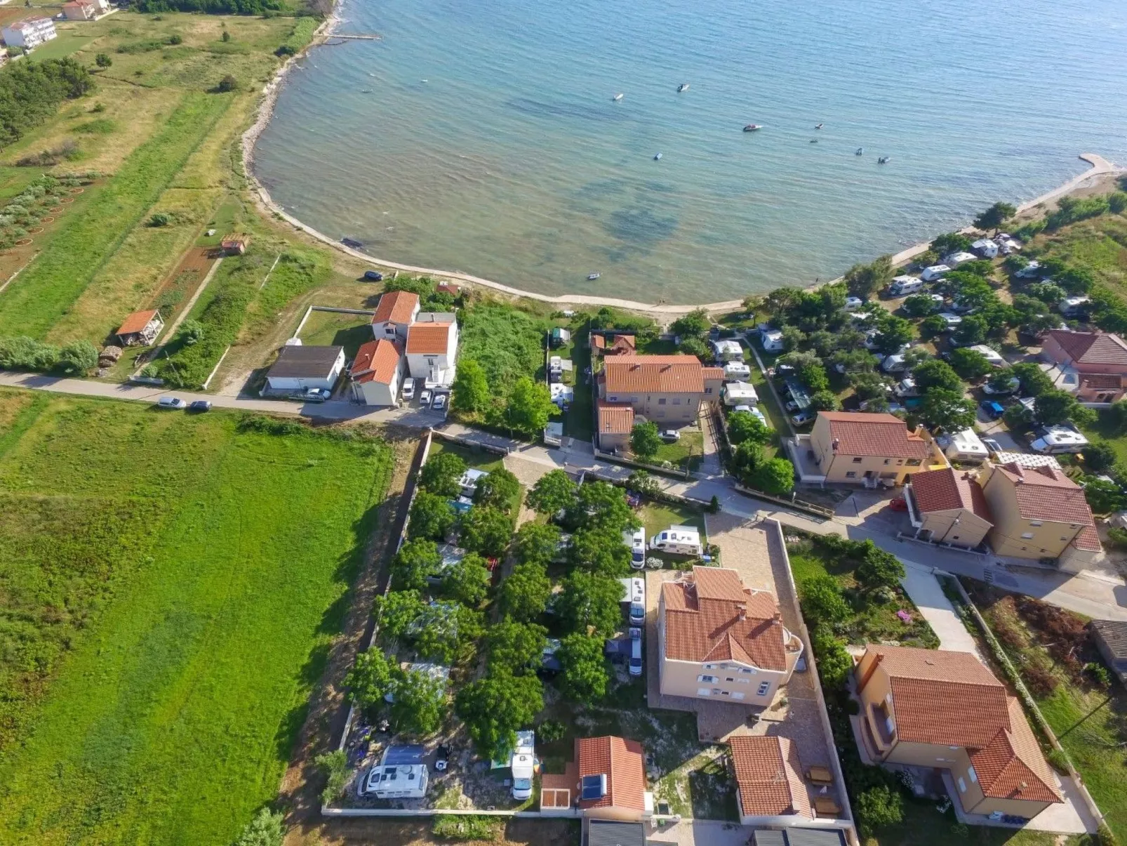 Wohnung mit Blick auf das Wasser-Image-tags.info