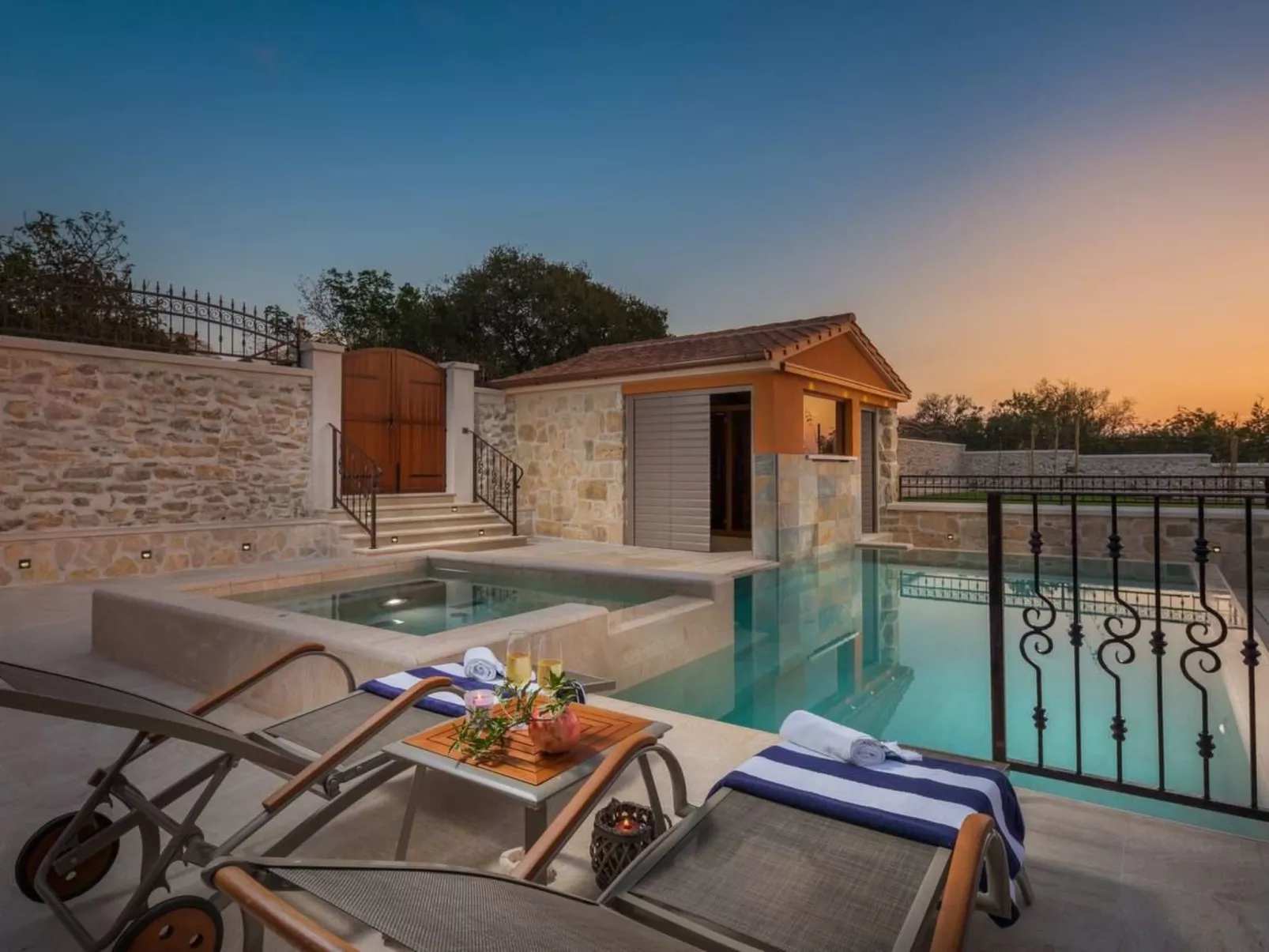 Villa Josipovi Dvori-Buiten