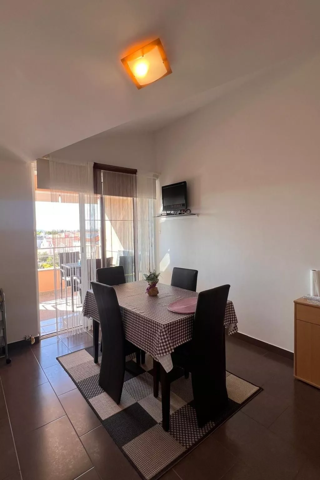 Wohnung "Ivić 2" mit Terrasse-Image-tags.info