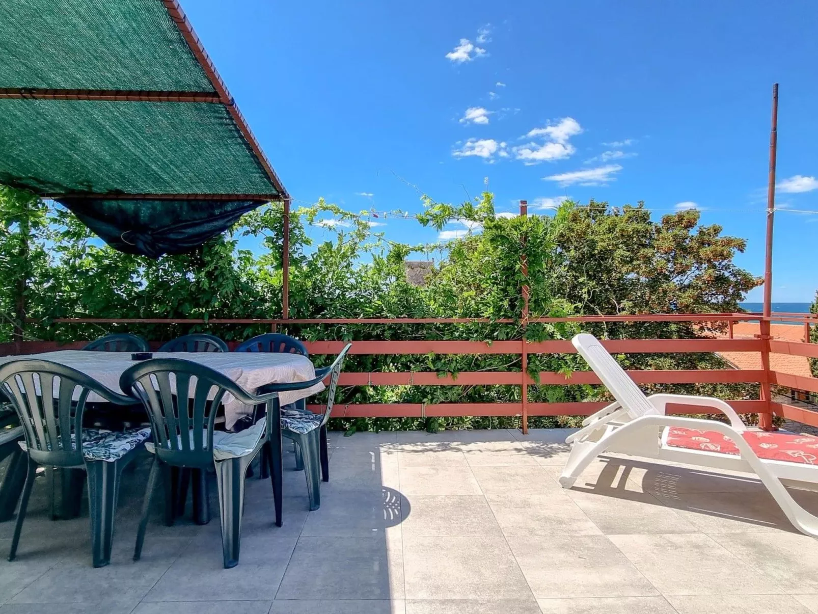 "Davor 8" direkt am Strand-Buiten