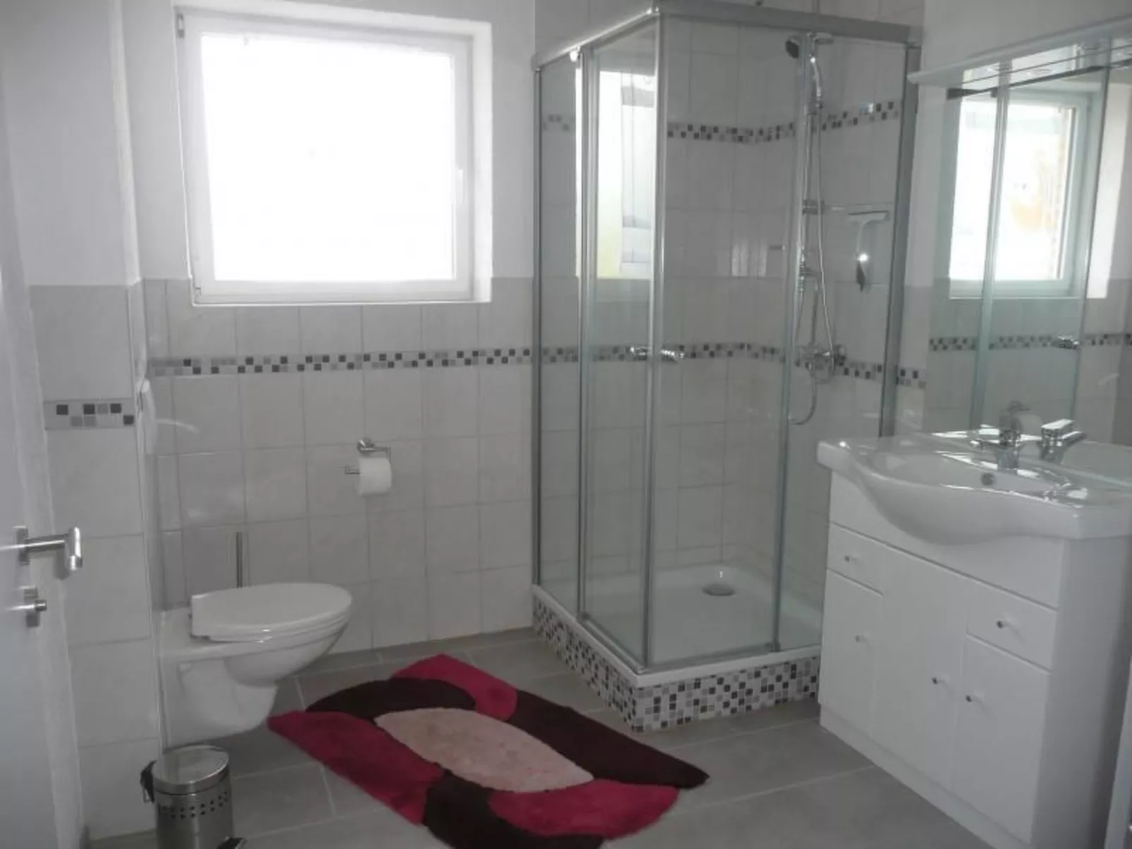 Gemütliches Ferienhaus am Deich mit Gartenzimmer-Binnen