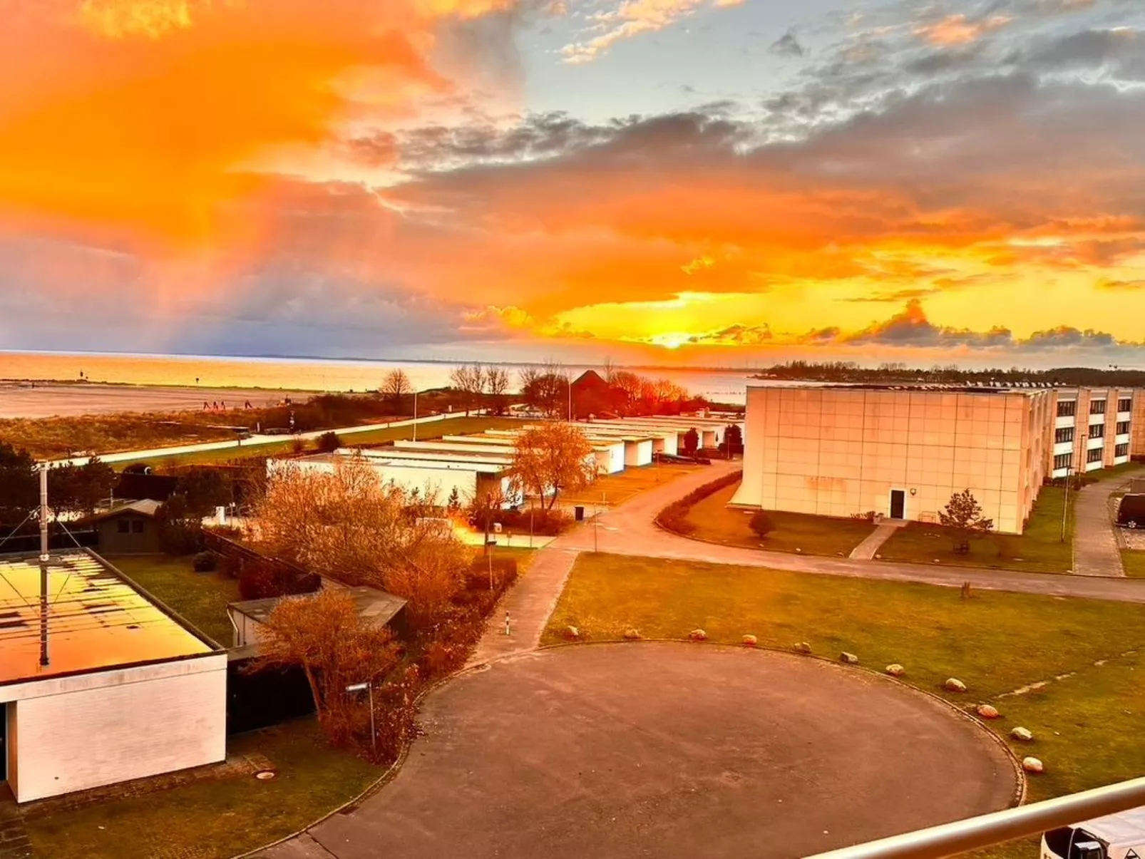 Südbalkon mit Meerblick-Buiten