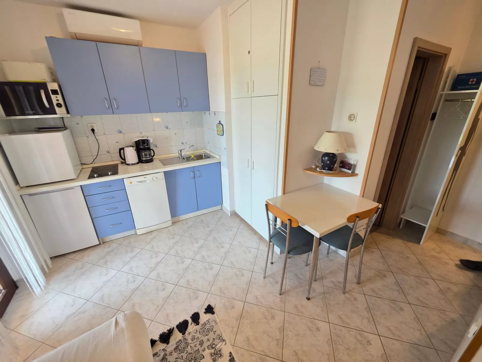 Appartement mit Balkon - gemeinsamer Pool und Terrasse-Binnen