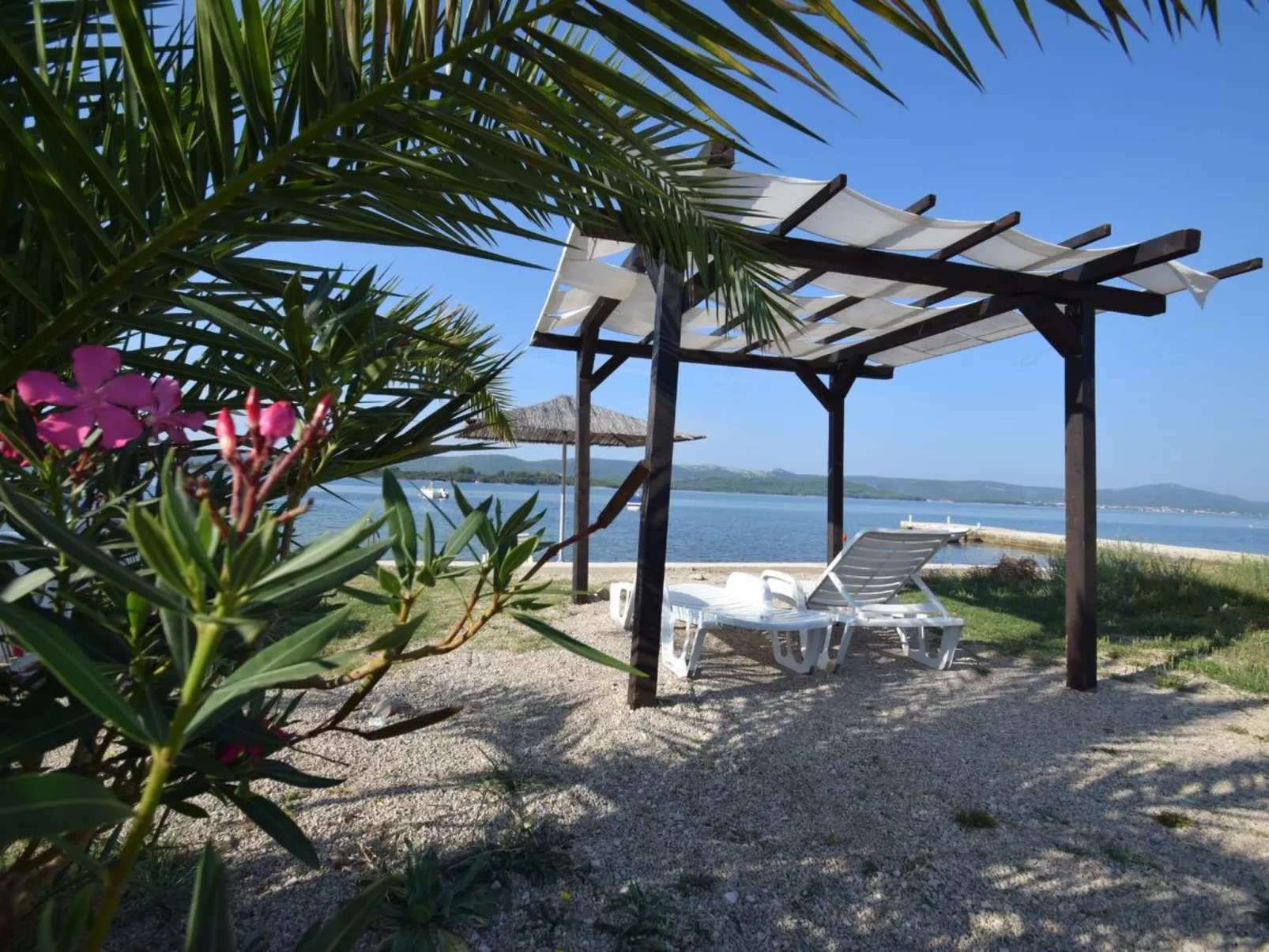 Wohnung in Turanj mit sicherem Parkplatz-Buiten