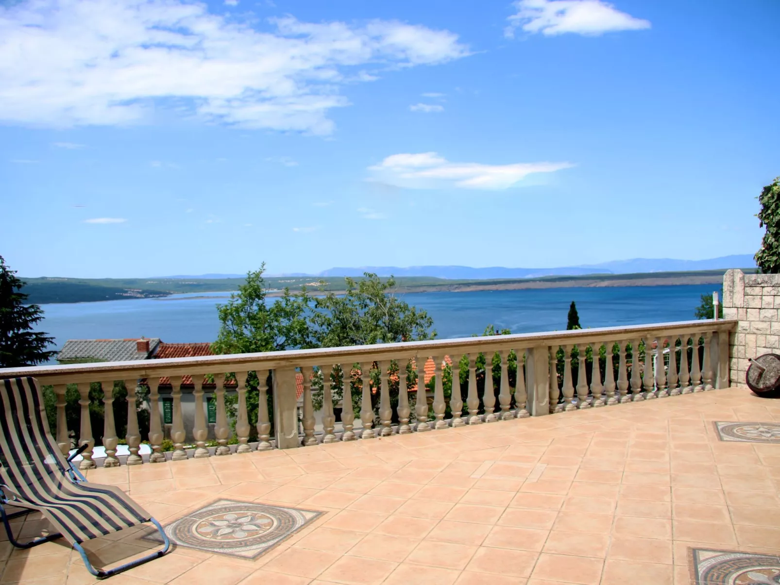 Haus La Dostana-Buiten