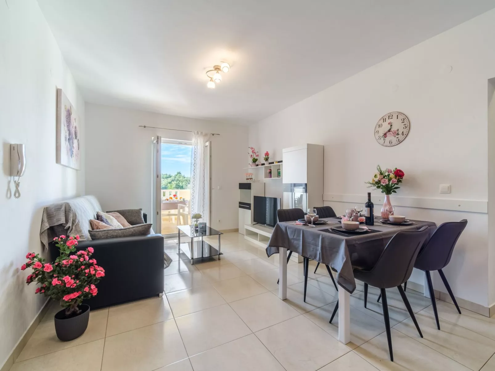 Wohnung "Ankora" mit Blick auf das Wasser-Image-tags.info