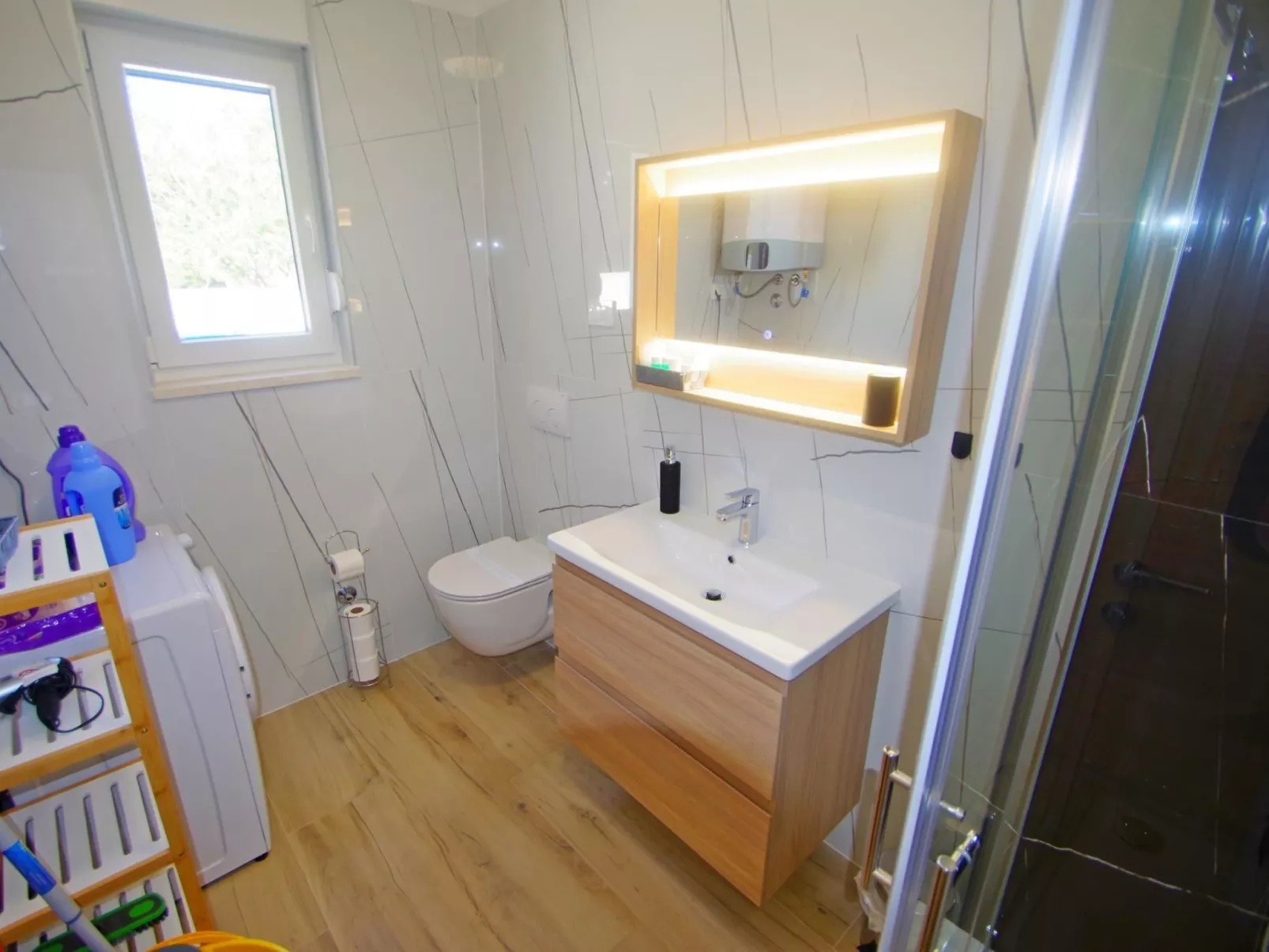 Ferienhaus, privater Pool, Dorf Šišan-Binnen