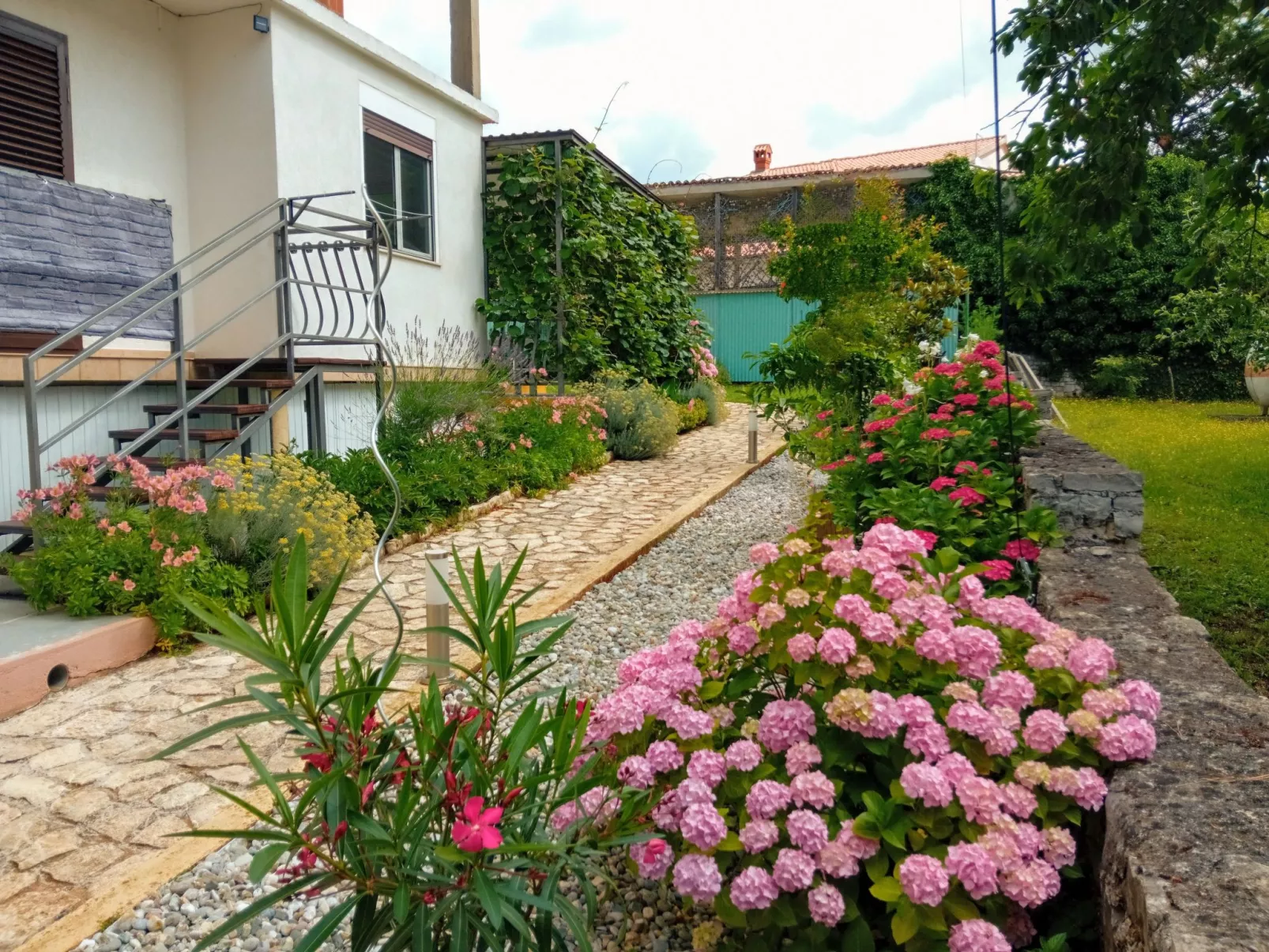 Anwesen "Krasno" mit Terrasse-Buiten