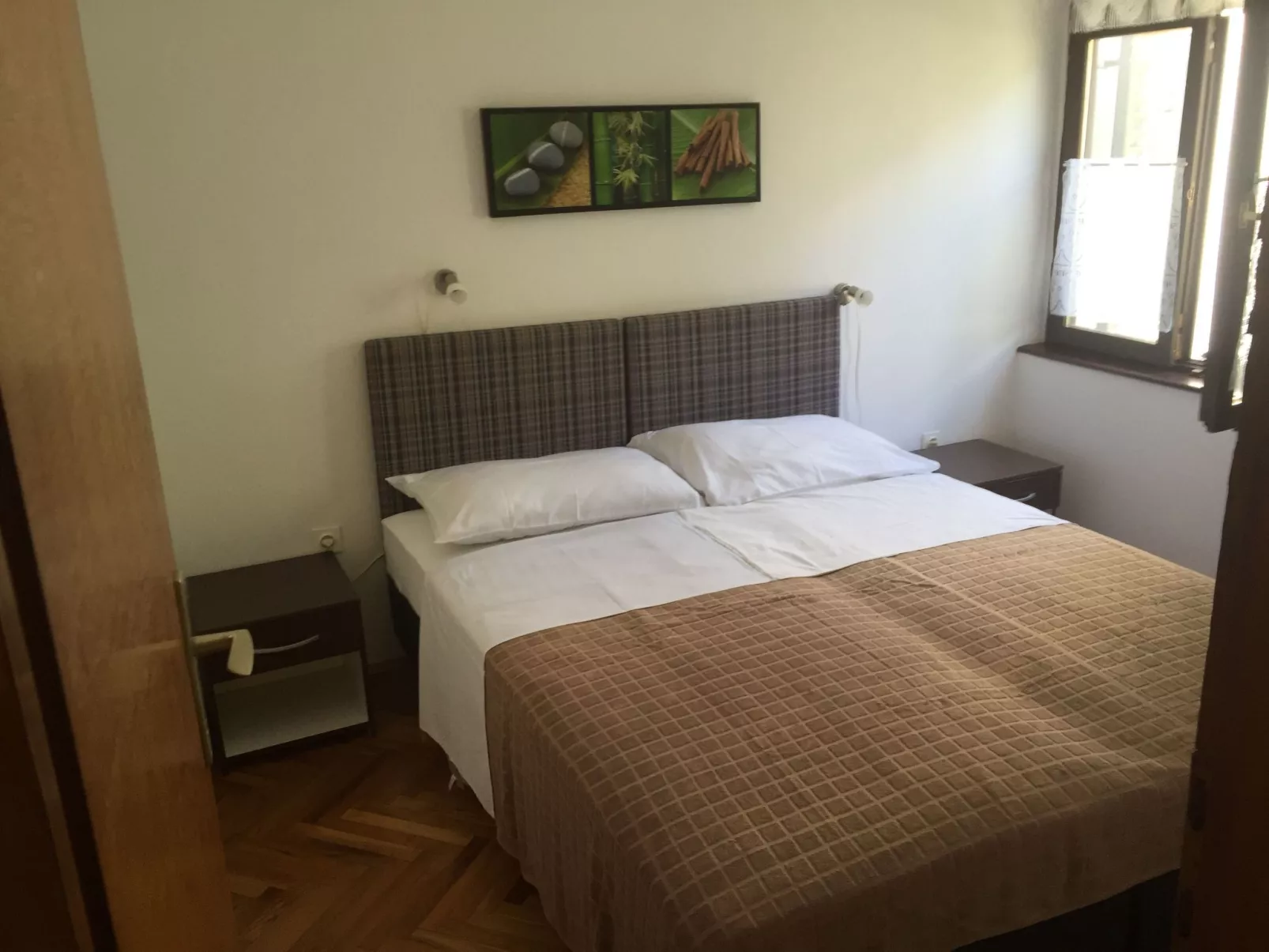 Mit einer überdachten Terrasse-Binnen