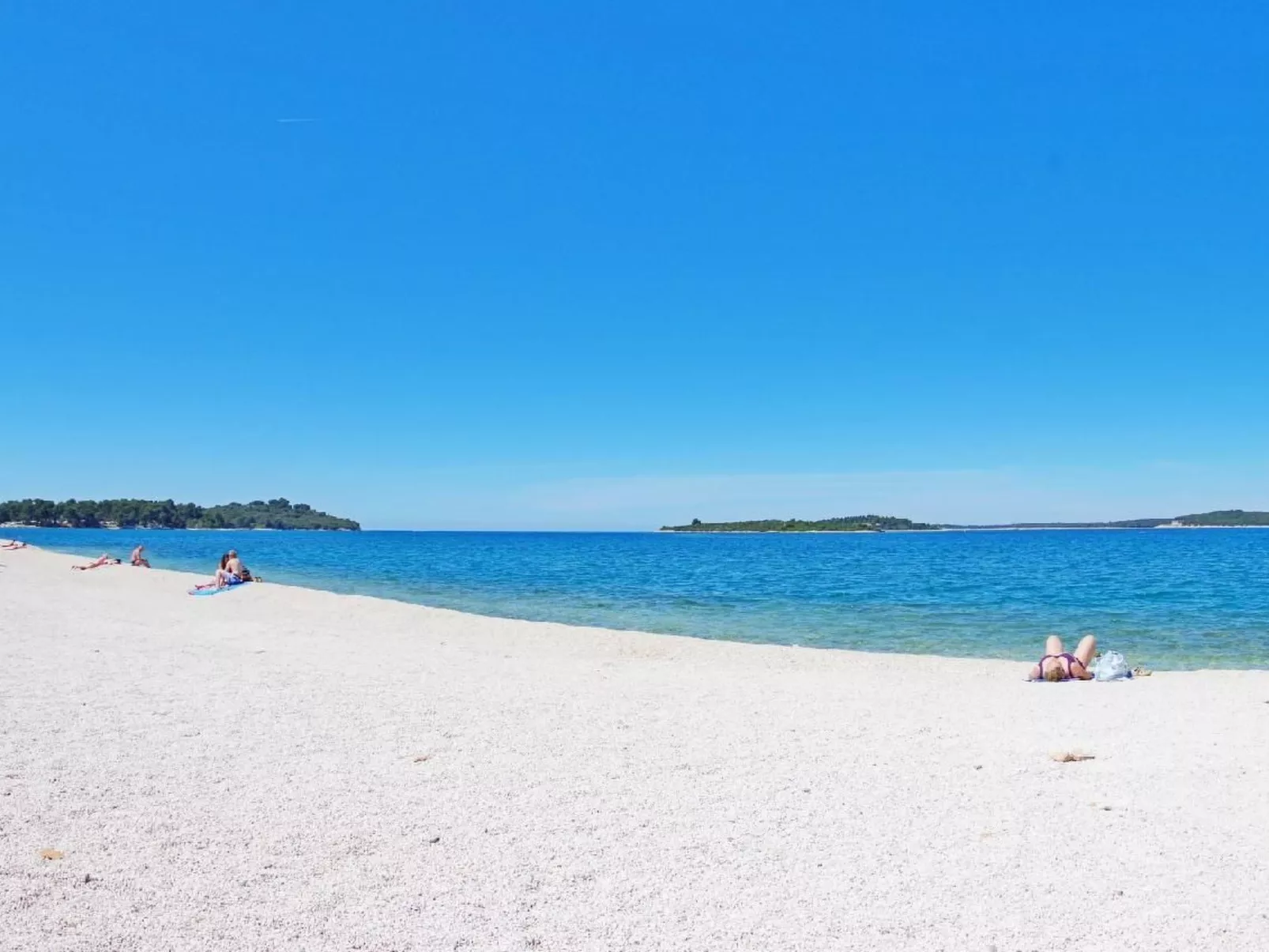 "Denis" mit Terrasse-Buiten
