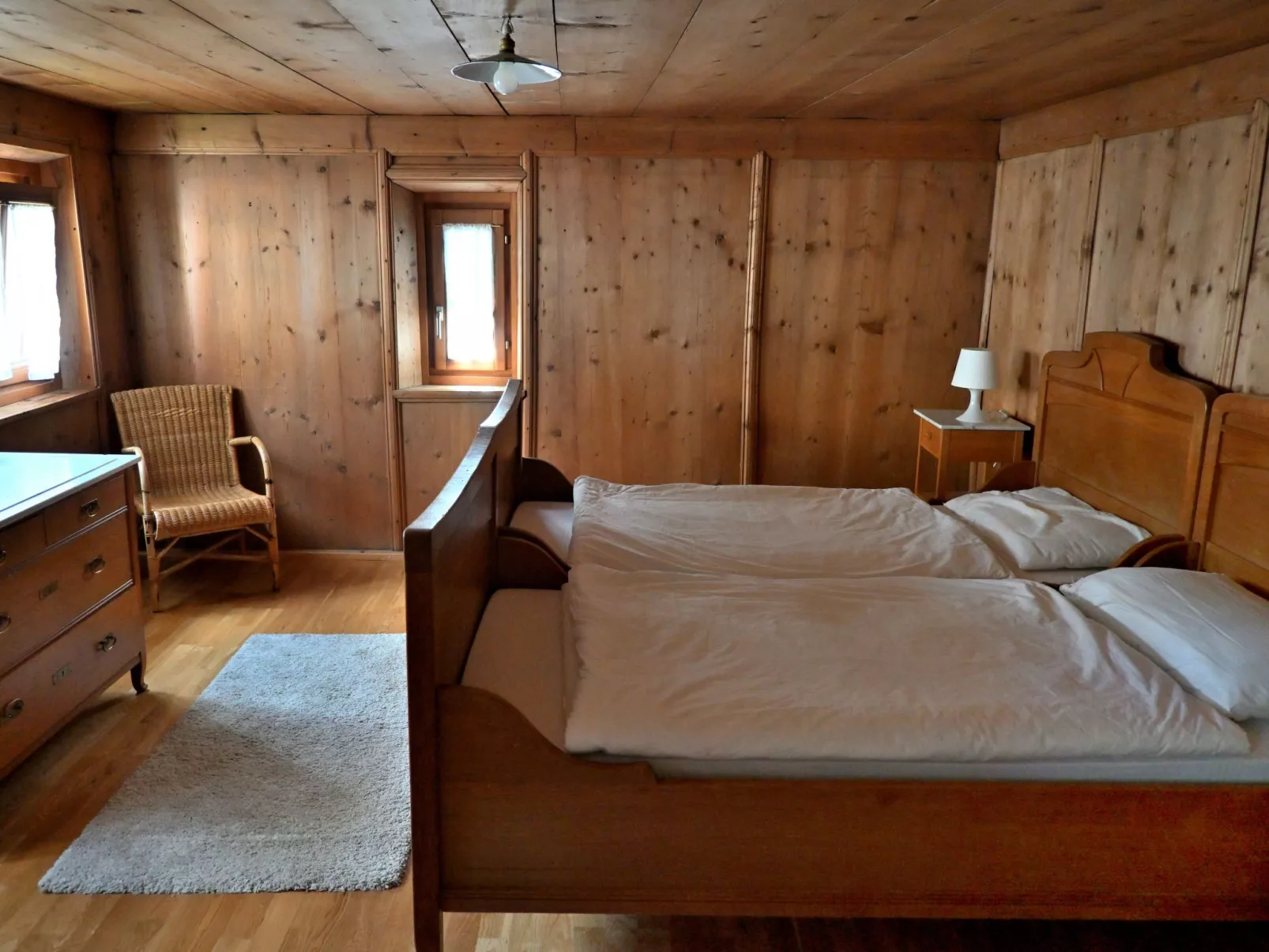 Mit Privatparkplatz-Binnen