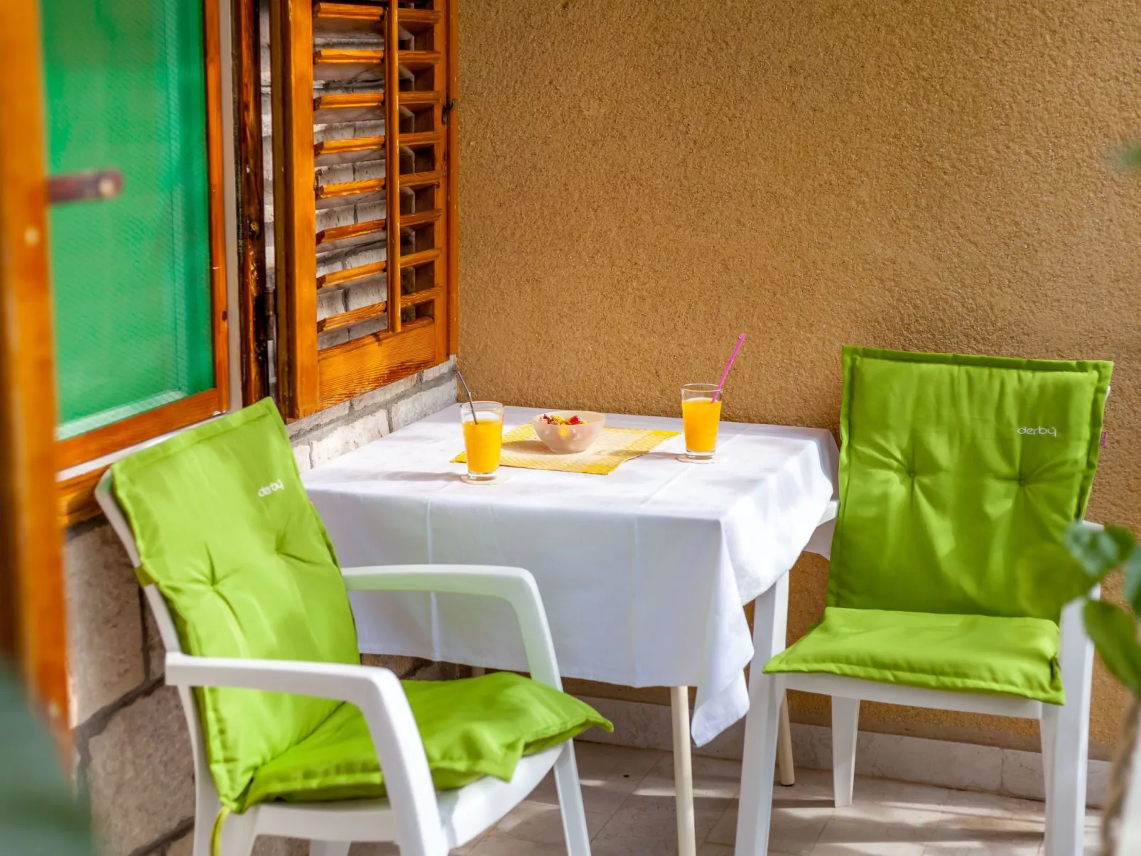 Maric mit Terrasse und Balkon-Image-tags.info