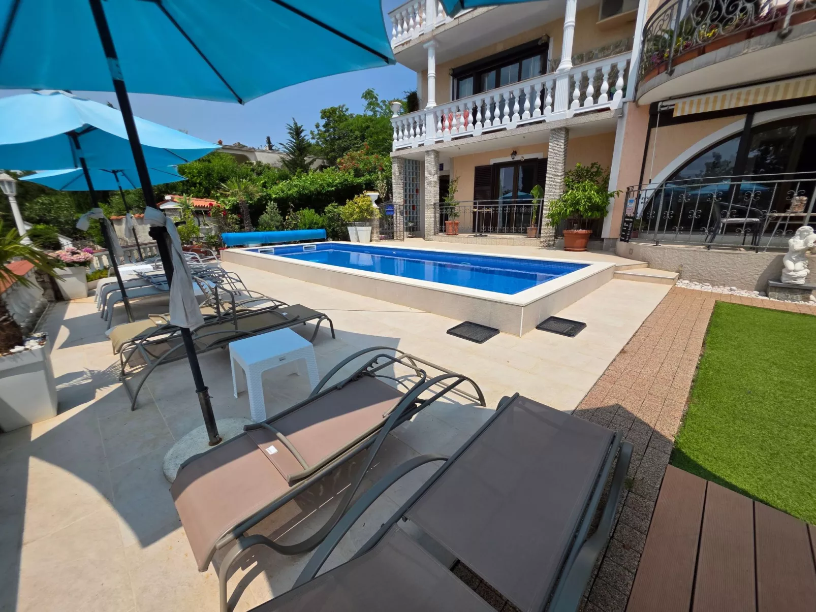 Appartement für 2-3 Personen mit Balkon und Gemeinschaftspool-Buiten