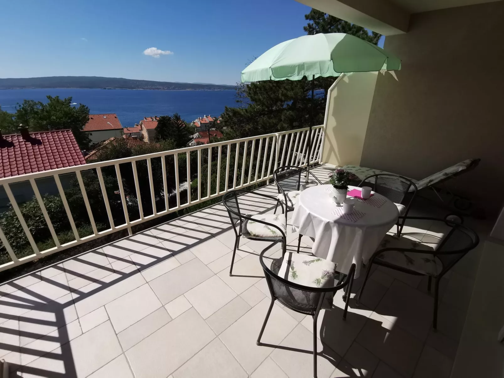 Wohnung für 5 Personen mit AC und Parkplatz-Buiten