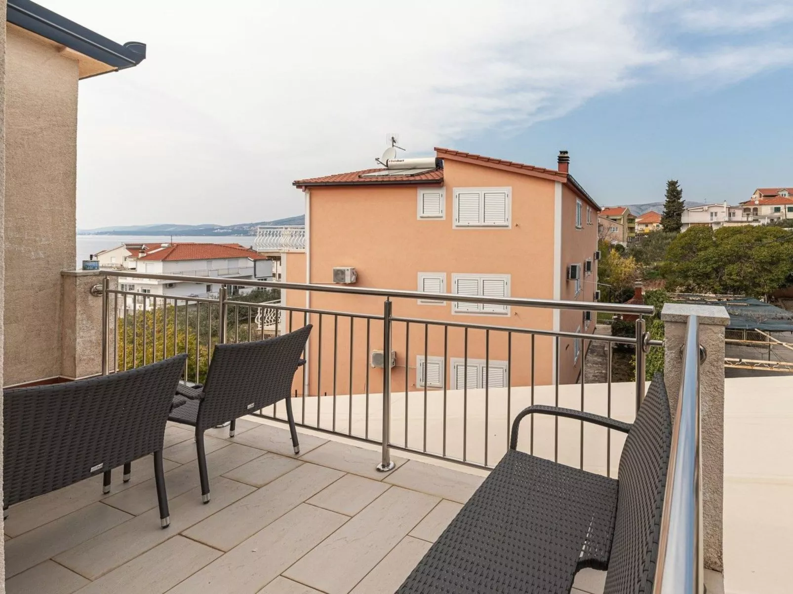 Villa Urban in Trogir mit privatem beheiztem Pool-Buiten