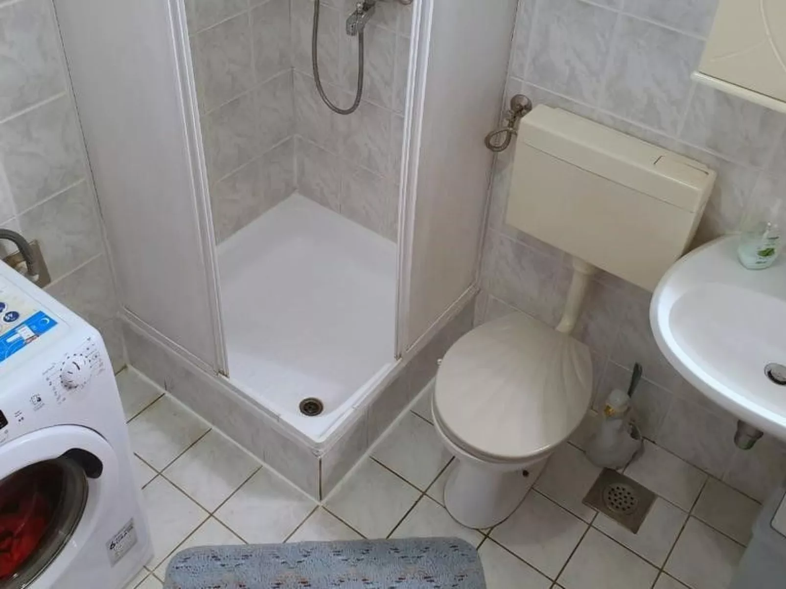 ''Adriana R.''-Image-tags.info