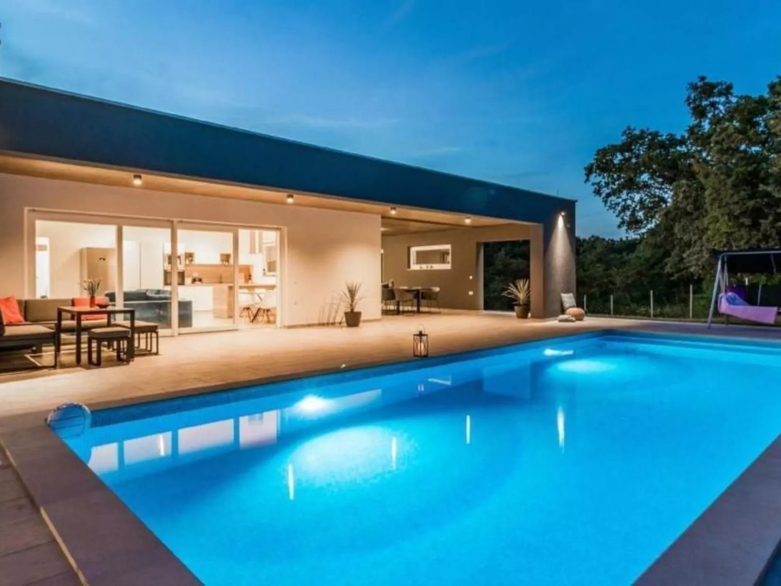 Villa Sanivaro mit beheiztem Pool und Whirlpool-Binnen