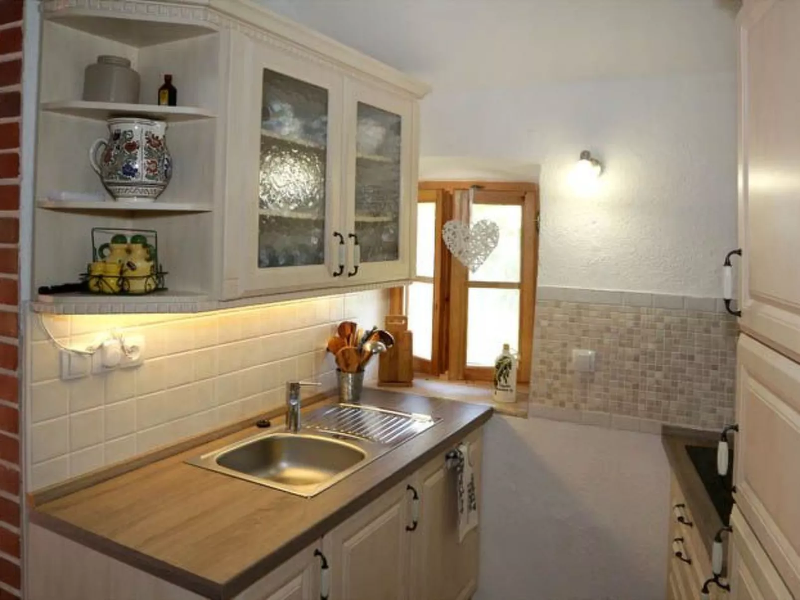 Typisch istrisches Steinhaus mit Grill und Garten-Binnen