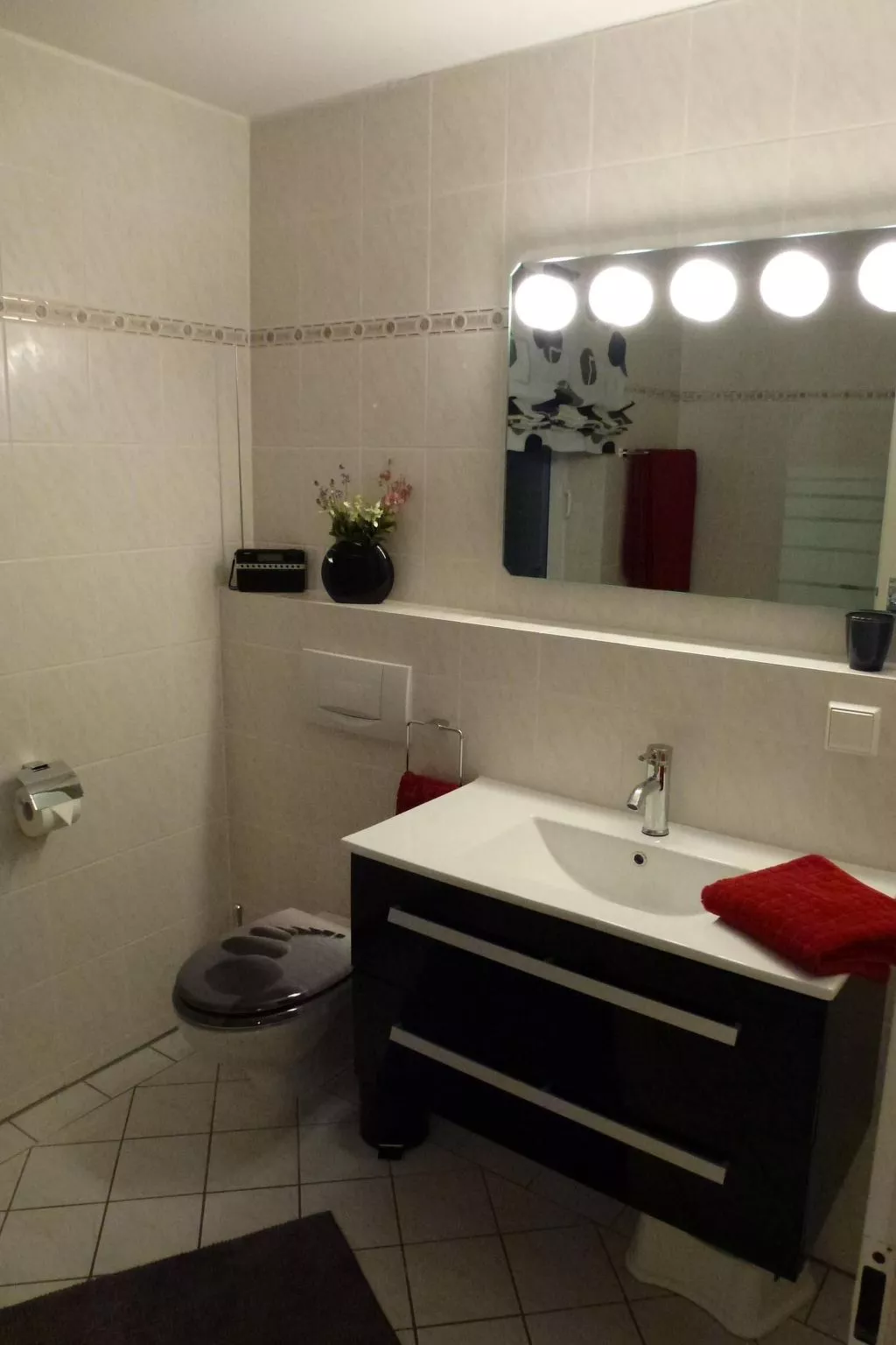 Mit Blick auf die Berge-Binnen