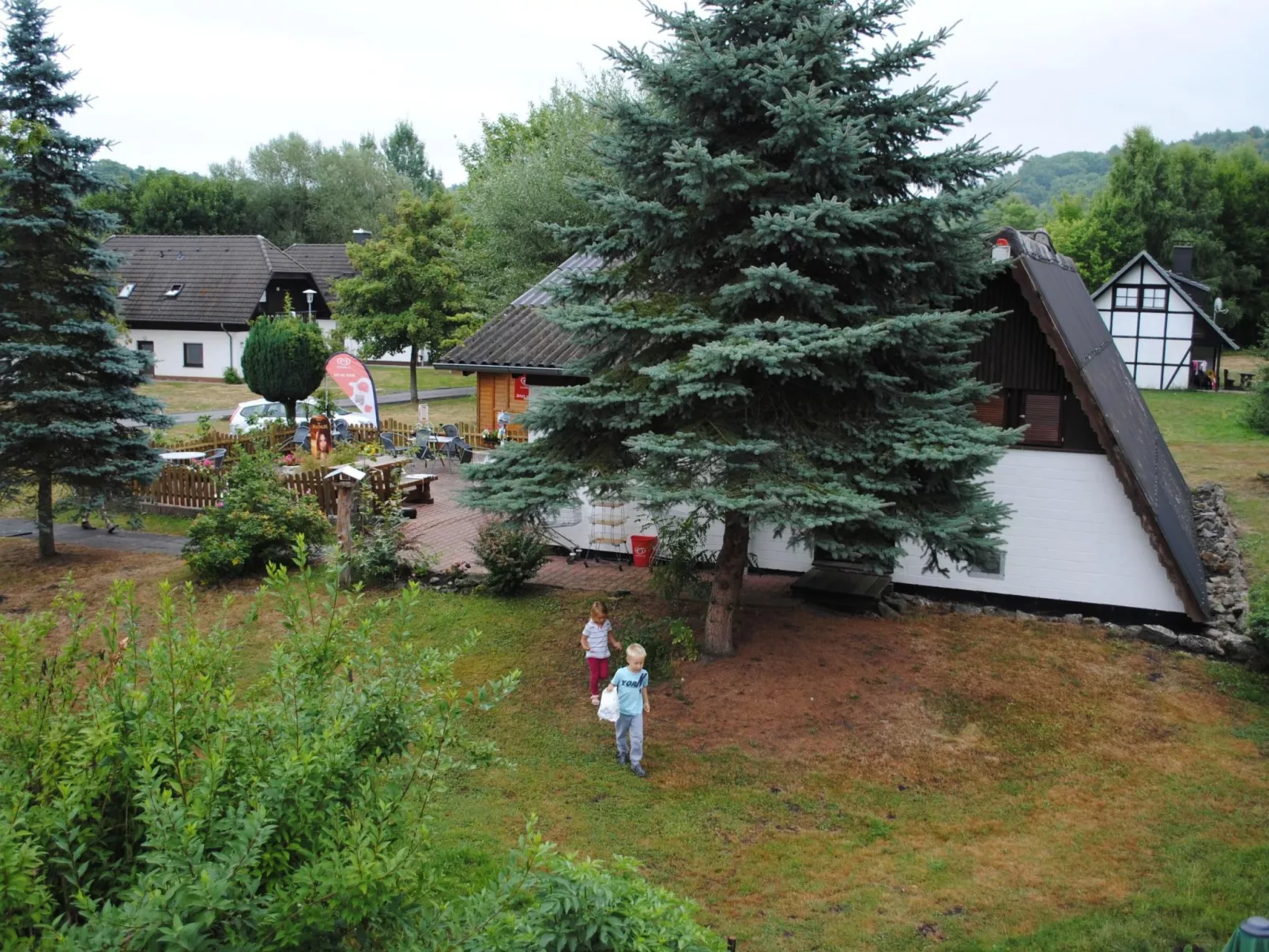 Modernes Ferienhaus unweit eines schönen Badesees-Buiten