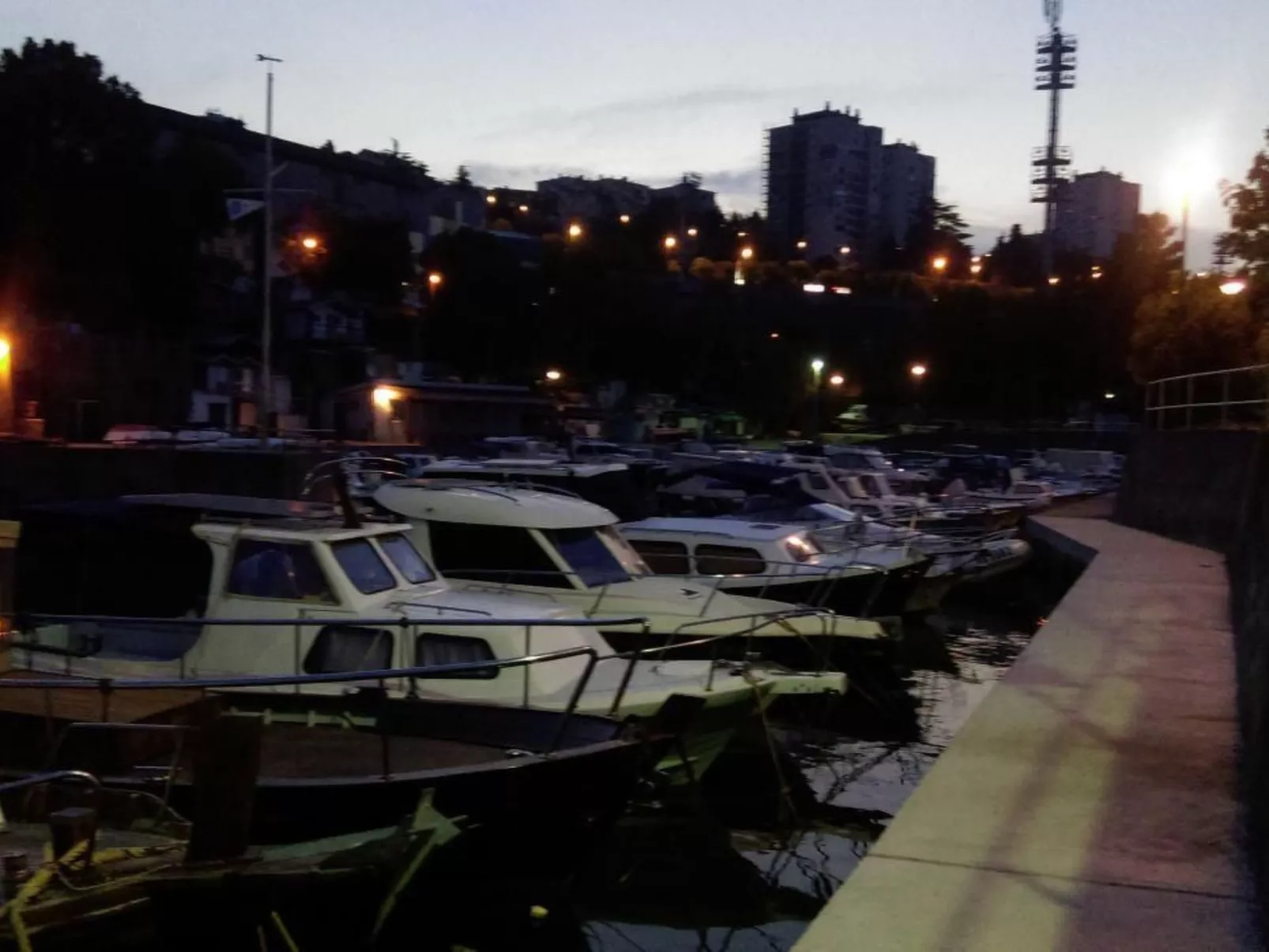 Wohnung in Rijeka mit Terrasse und Grill-Image-tags.info