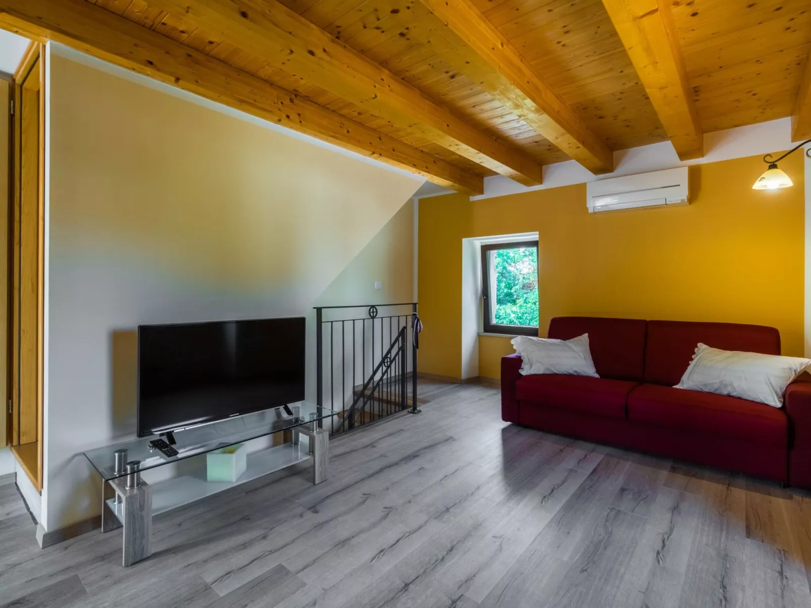 Luxuriöse Villa auf großem Privatgrundstück-Binnen