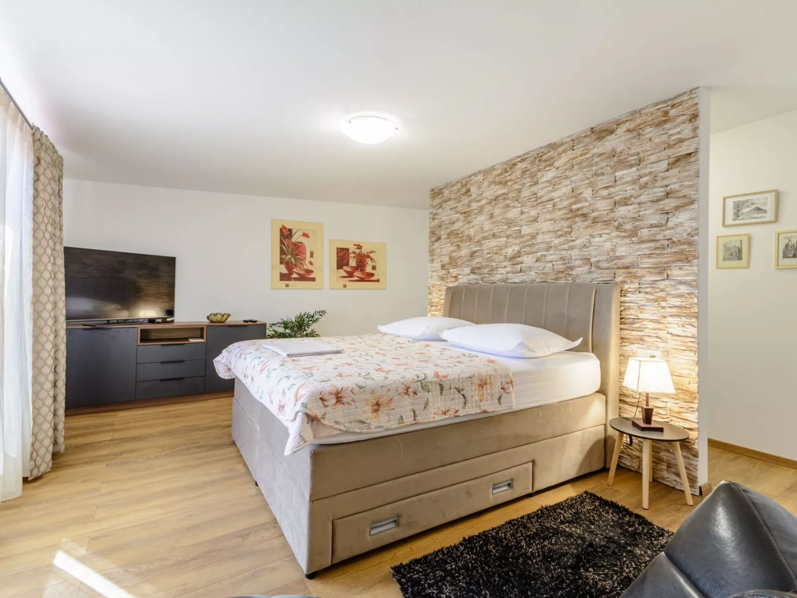 Villa mit vier Schlafzimmern und beheiztem Pool-Binnen