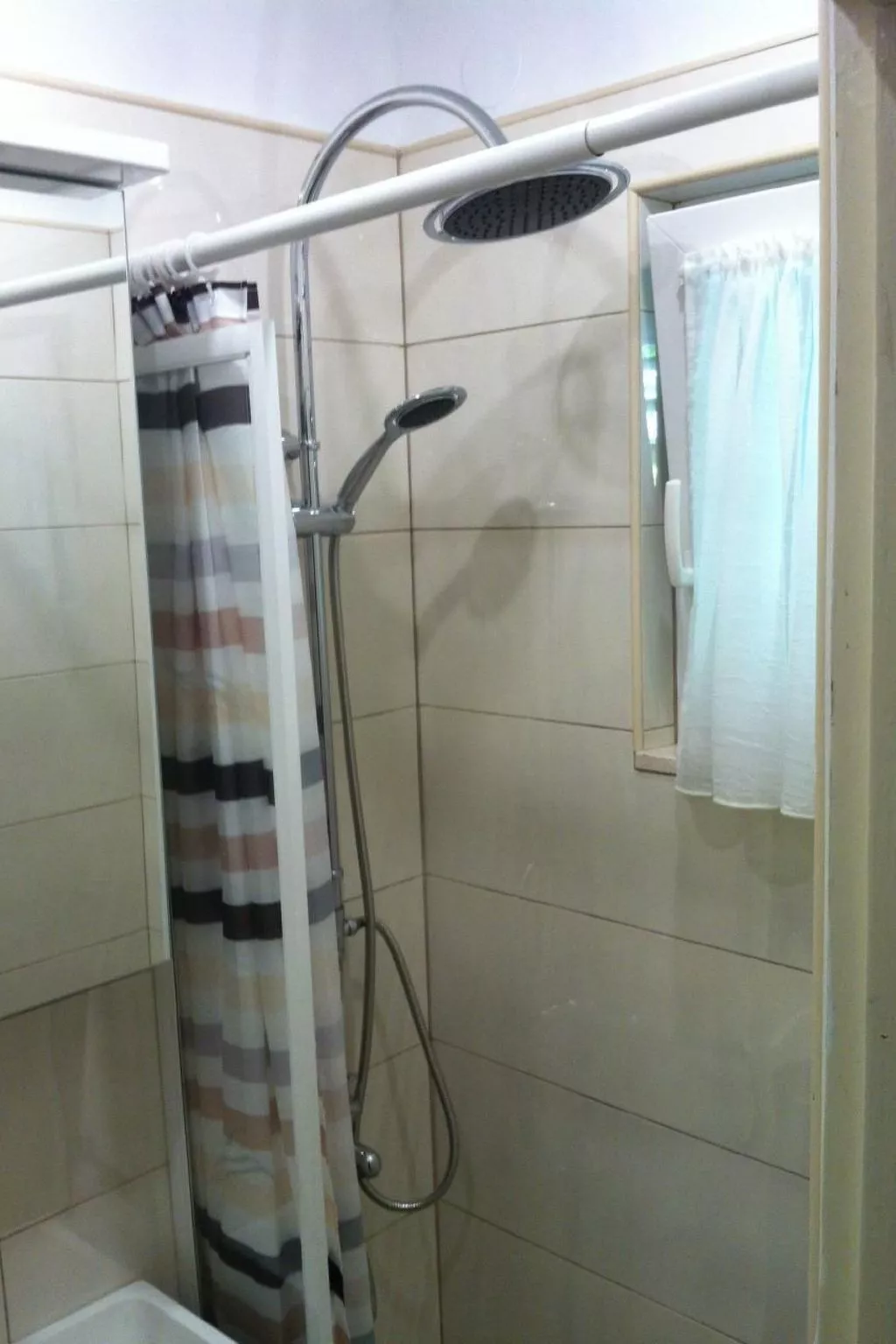 In Okrug Donji mit privatem Parkplatz-Binnen