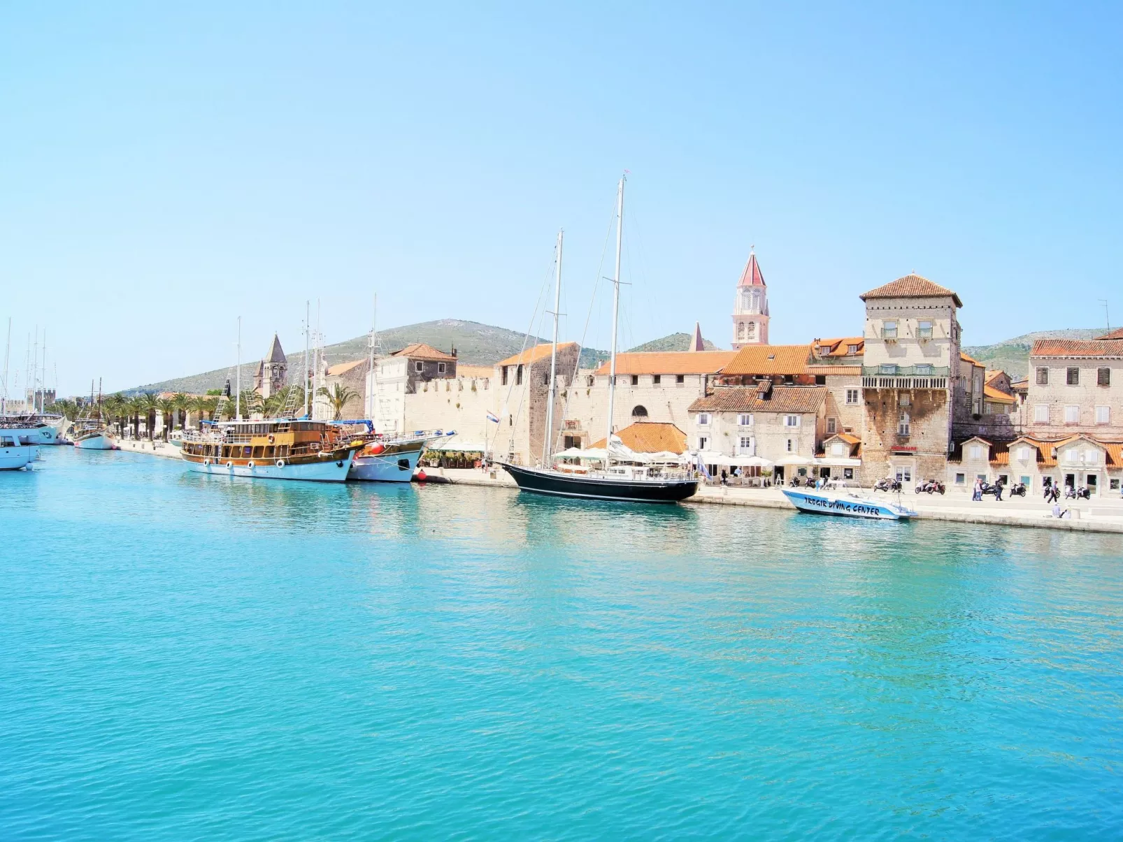Wohnung mit Grill, Terrasse und Garten-Buiten