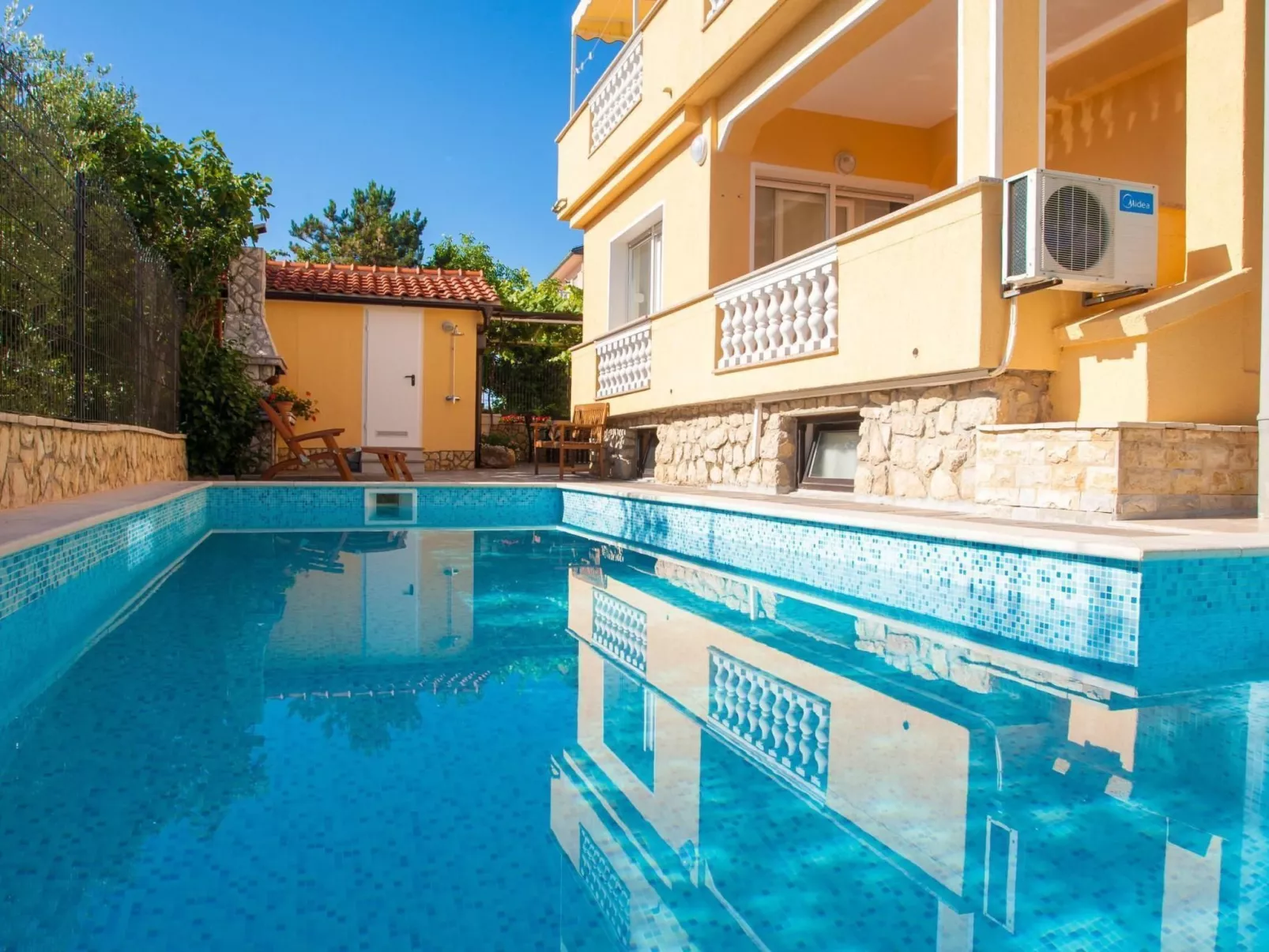 Ruhige Ferienwohnung Tina 8-Buiten