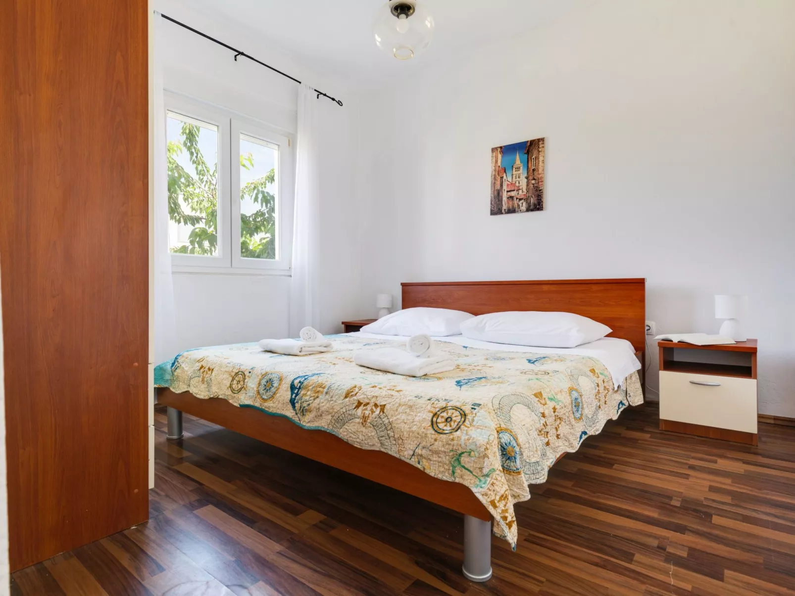 "Lenko 1" mit Blick auf das Wasser-Image-tags.info