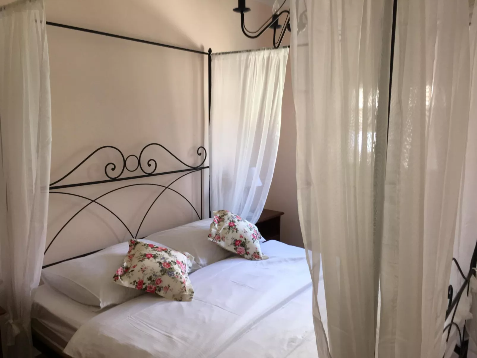 Gemütliche Wohnung in Stoja mit Möbliertem Balkon-Binnen