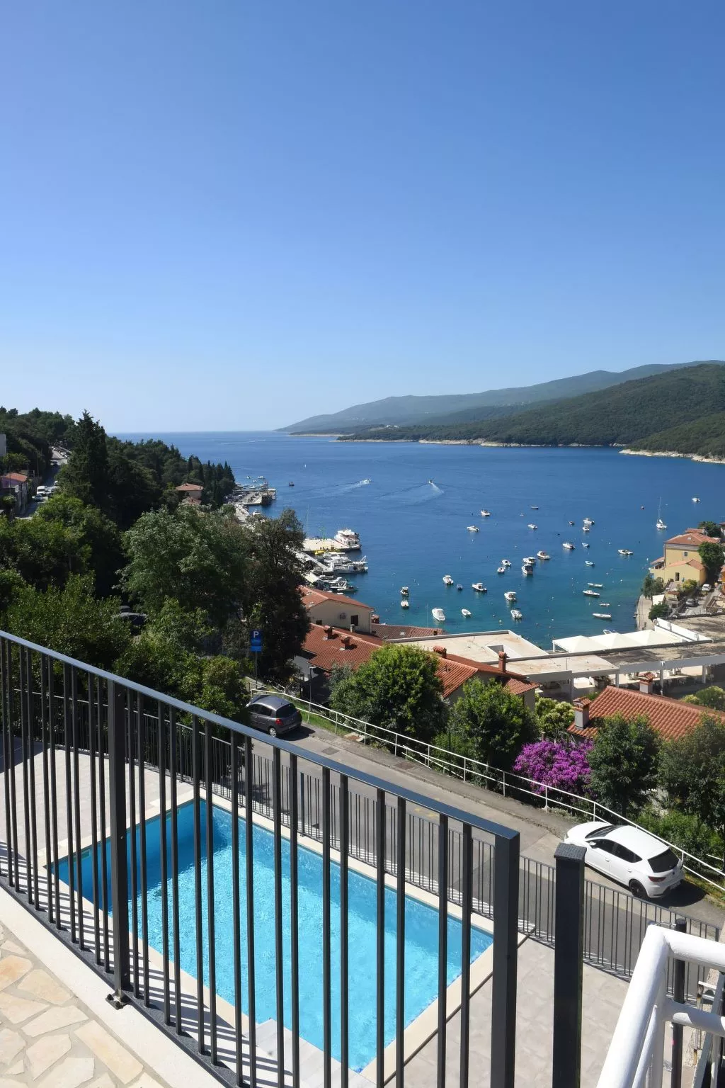 'Persic' mit privatem Pool-Buiten