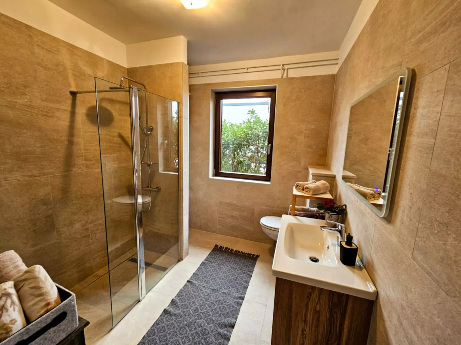 Sehr geräumige Villa mit Pool-Image-tags.info